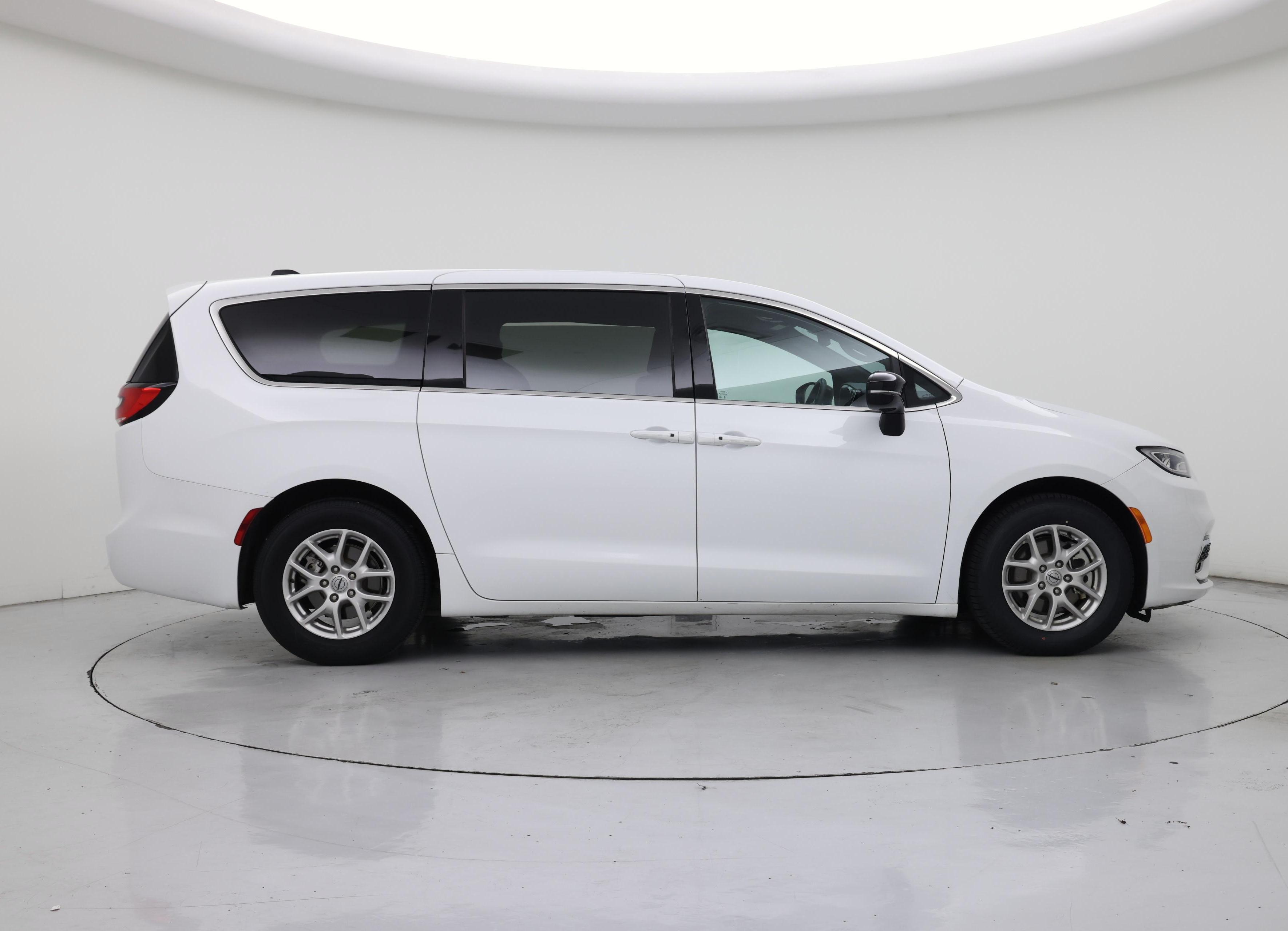 Thumbnail: 2024 Chrysler Pacifica - 7