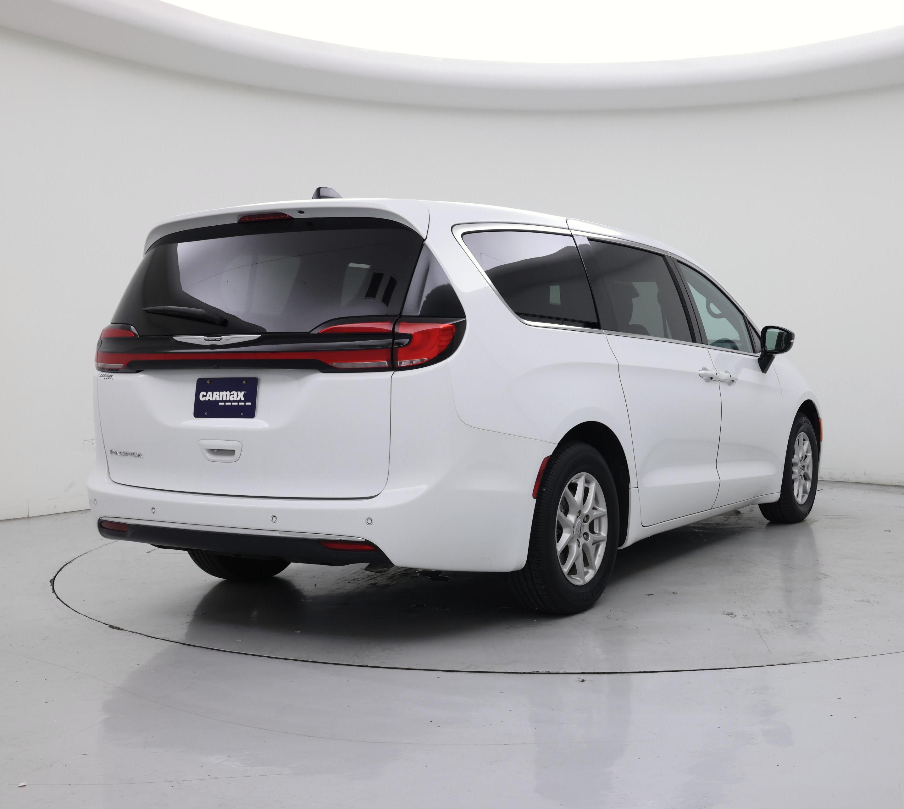 Thumbnail: 2024 Chrysler Pacifica - 8