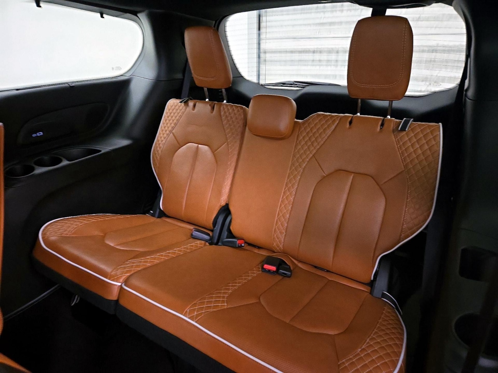 2025 Chrysler Pacifica PHEV Pinnacle - Photo 23