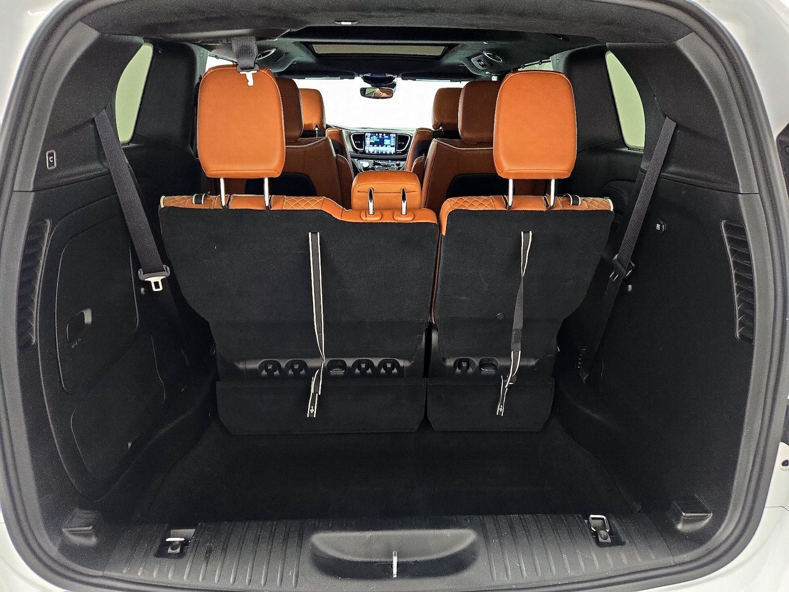2025 Chrysler Pacifica PHEV Pinnacle - Photo 24