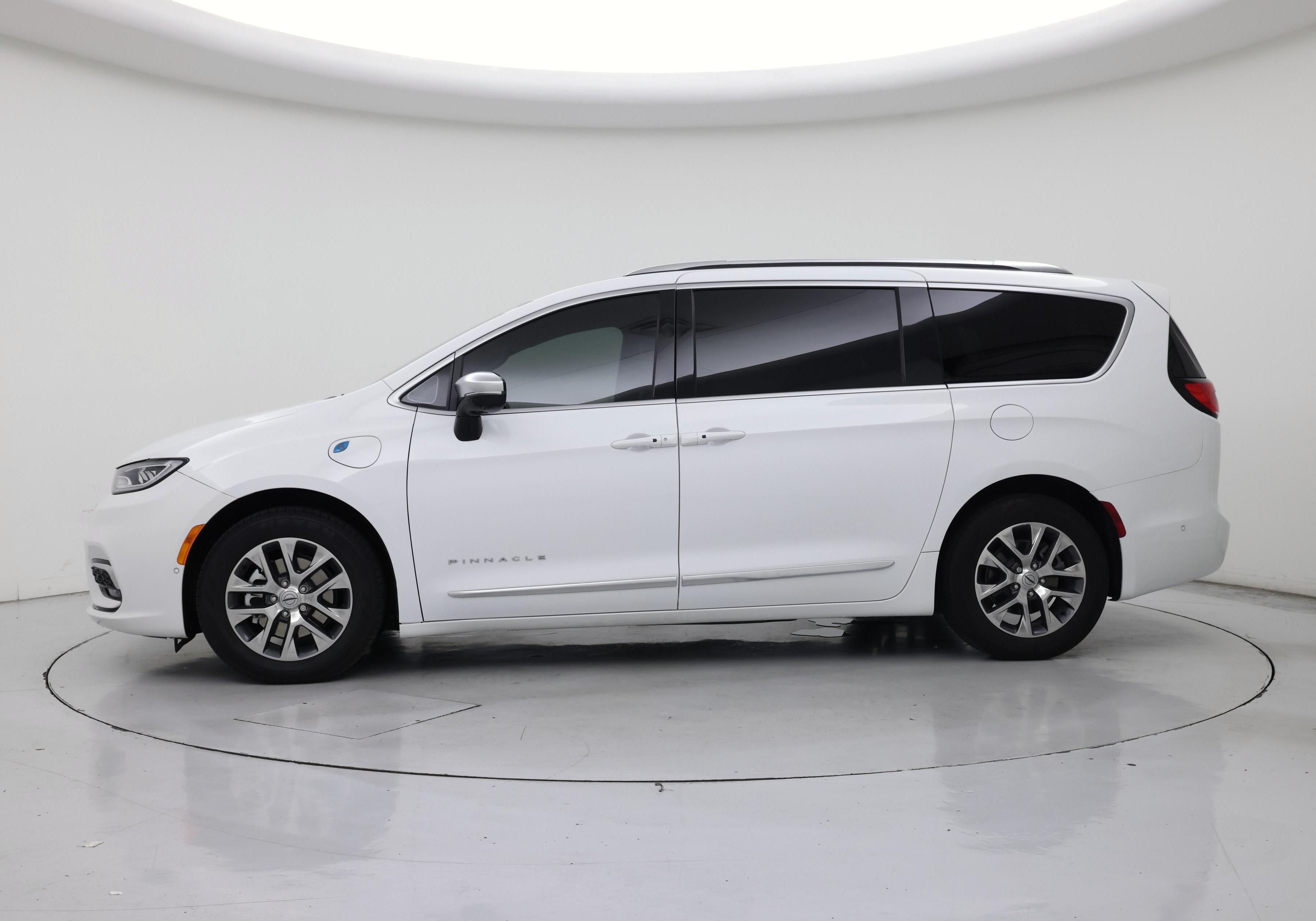 Thumbnail: 2025 Chrysler Pacifica - 3