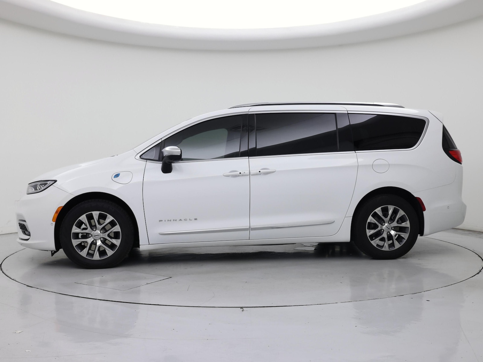 2025 Chrysler Pacifica PHEV Pinnacle - Photo 4