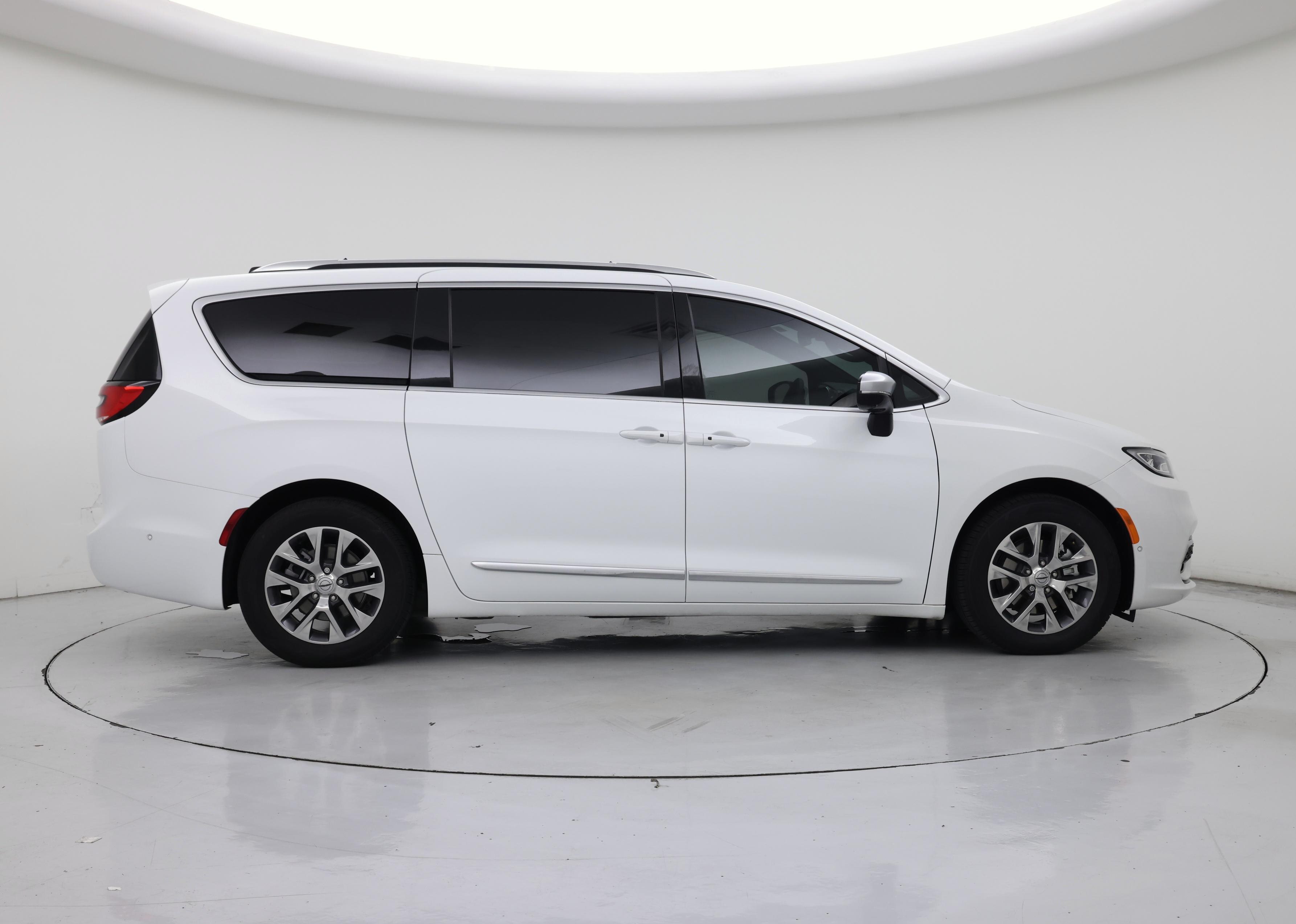 Thumbnail: 2025 Chrysler Pacifica - 7