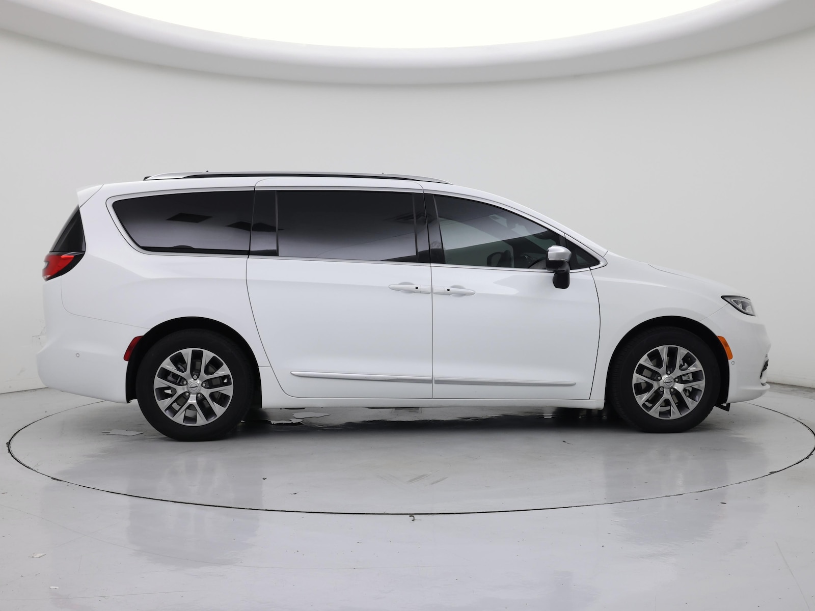 2025 Chrysler Pacifica PHEV Pinnacle - Photo 8