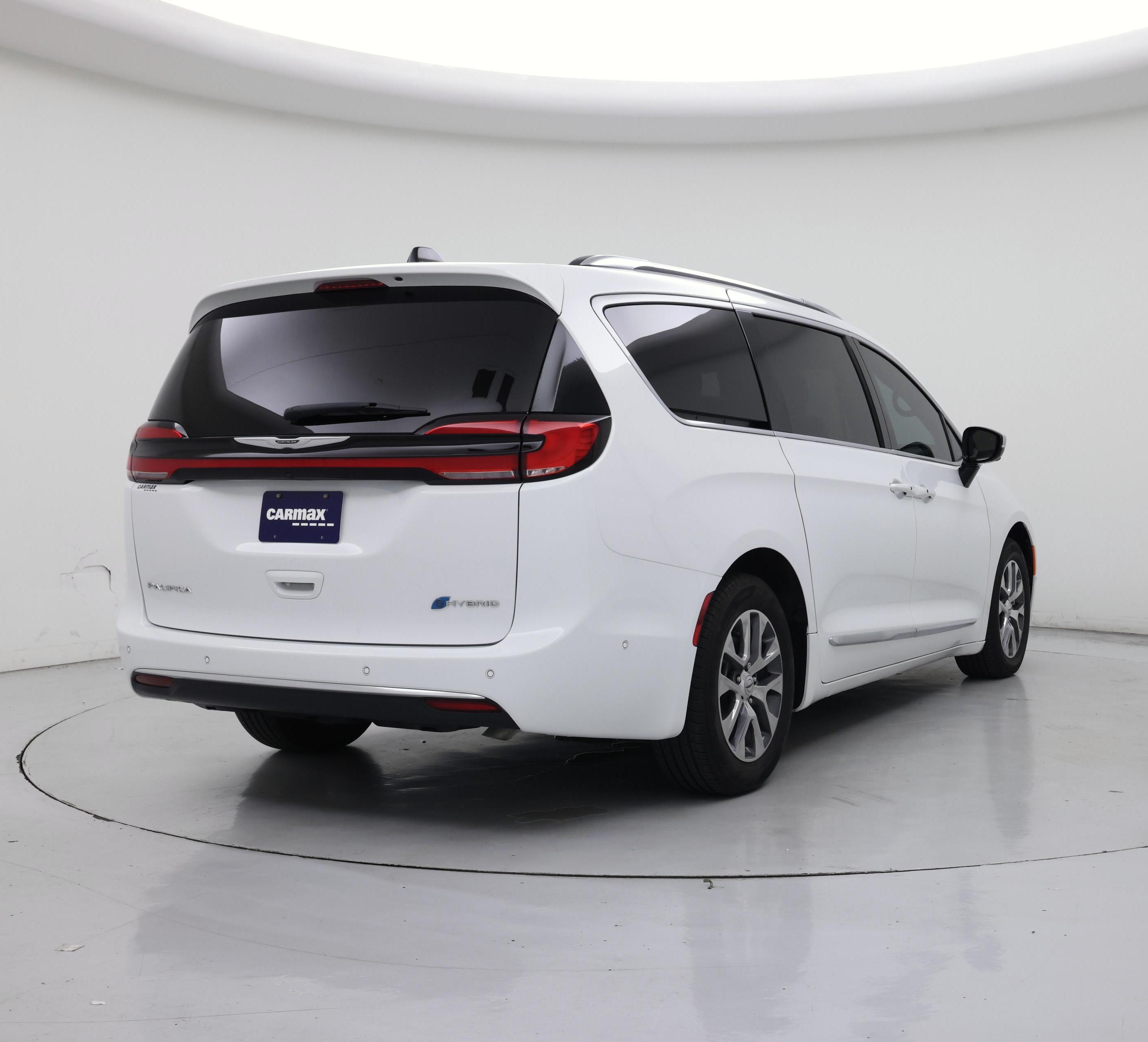 Thumbnail: 2025 Chrysler Pacifica - 8