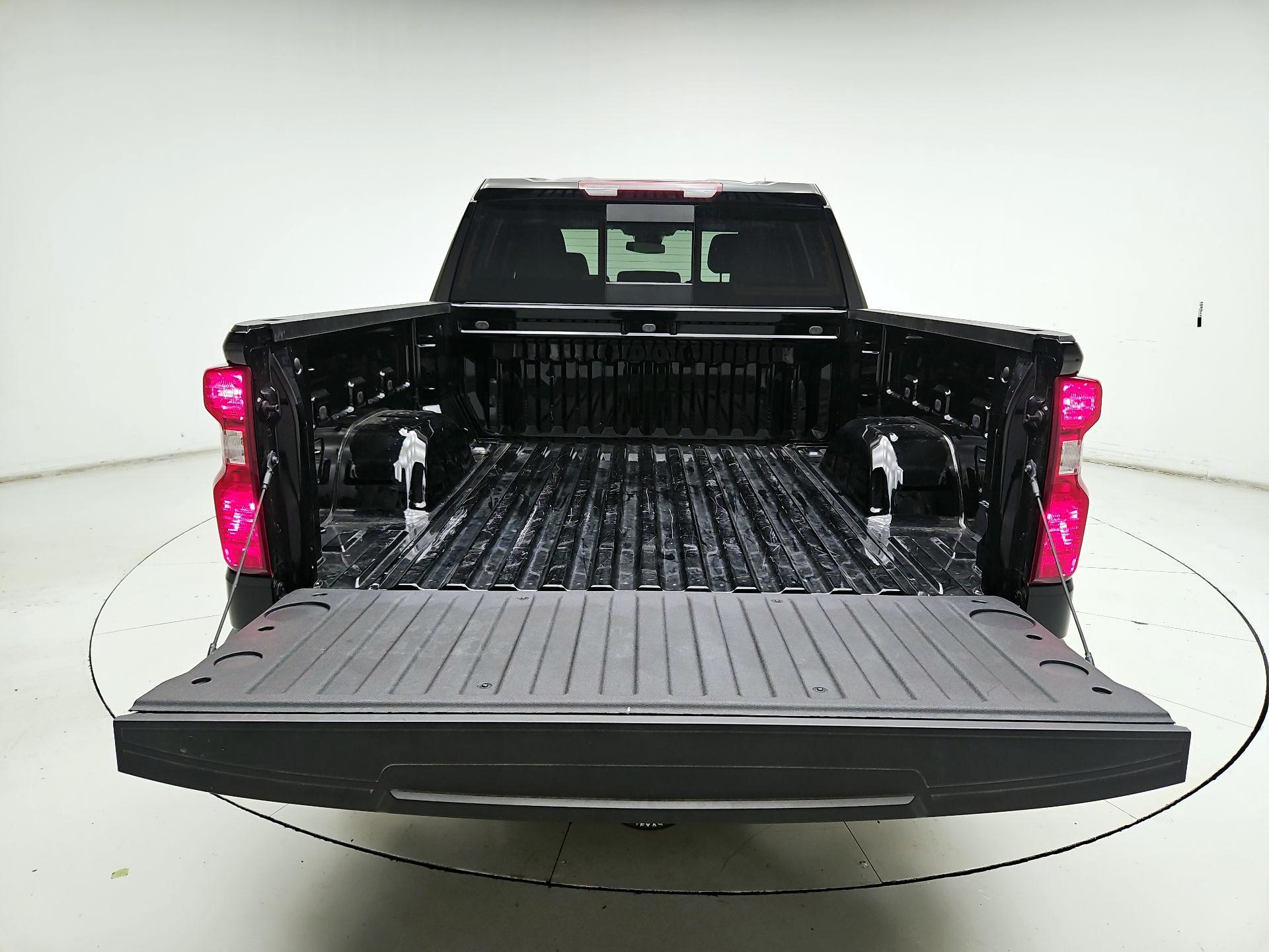 Thumbnail: 2025 Chevrolet Silverado 1500 - 18