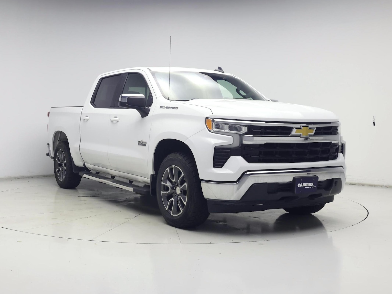 2022 Chevrolet Silverado 1500 LT - Photo 2