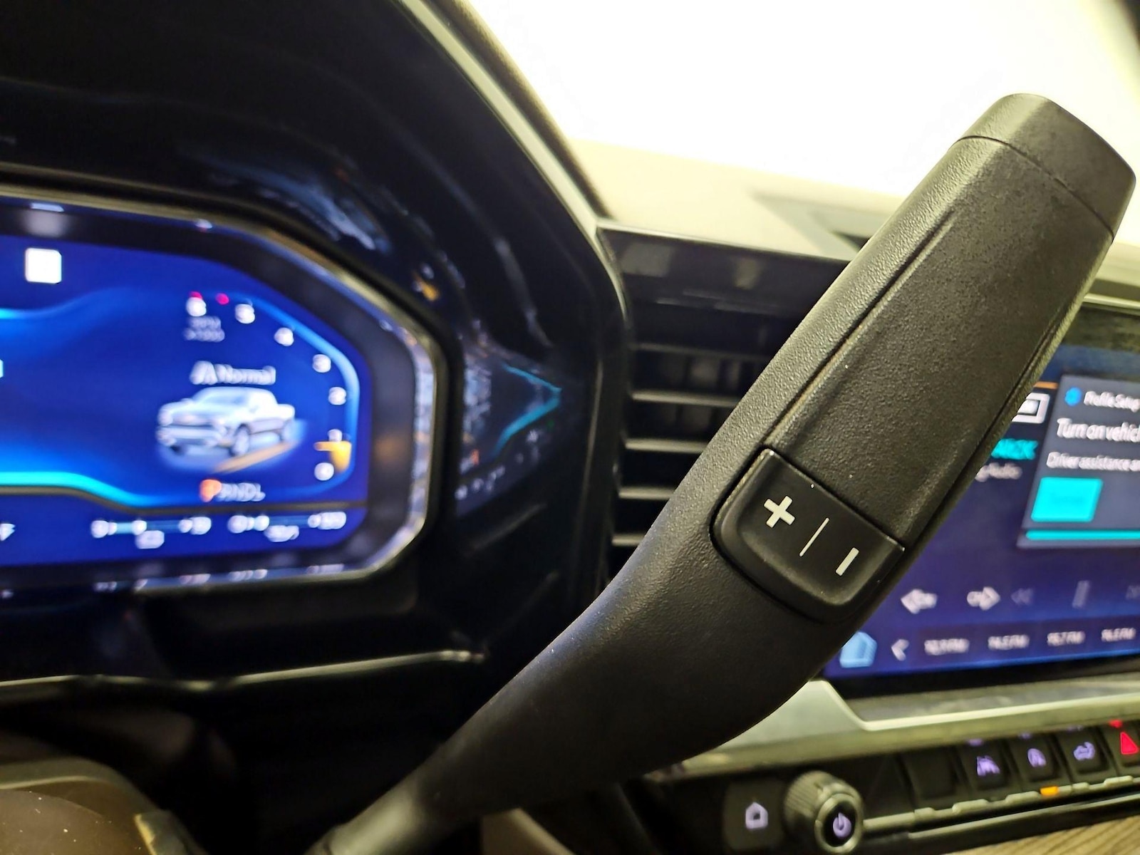 2022 Chevrolet Silverado 1500 LT - Photo 17