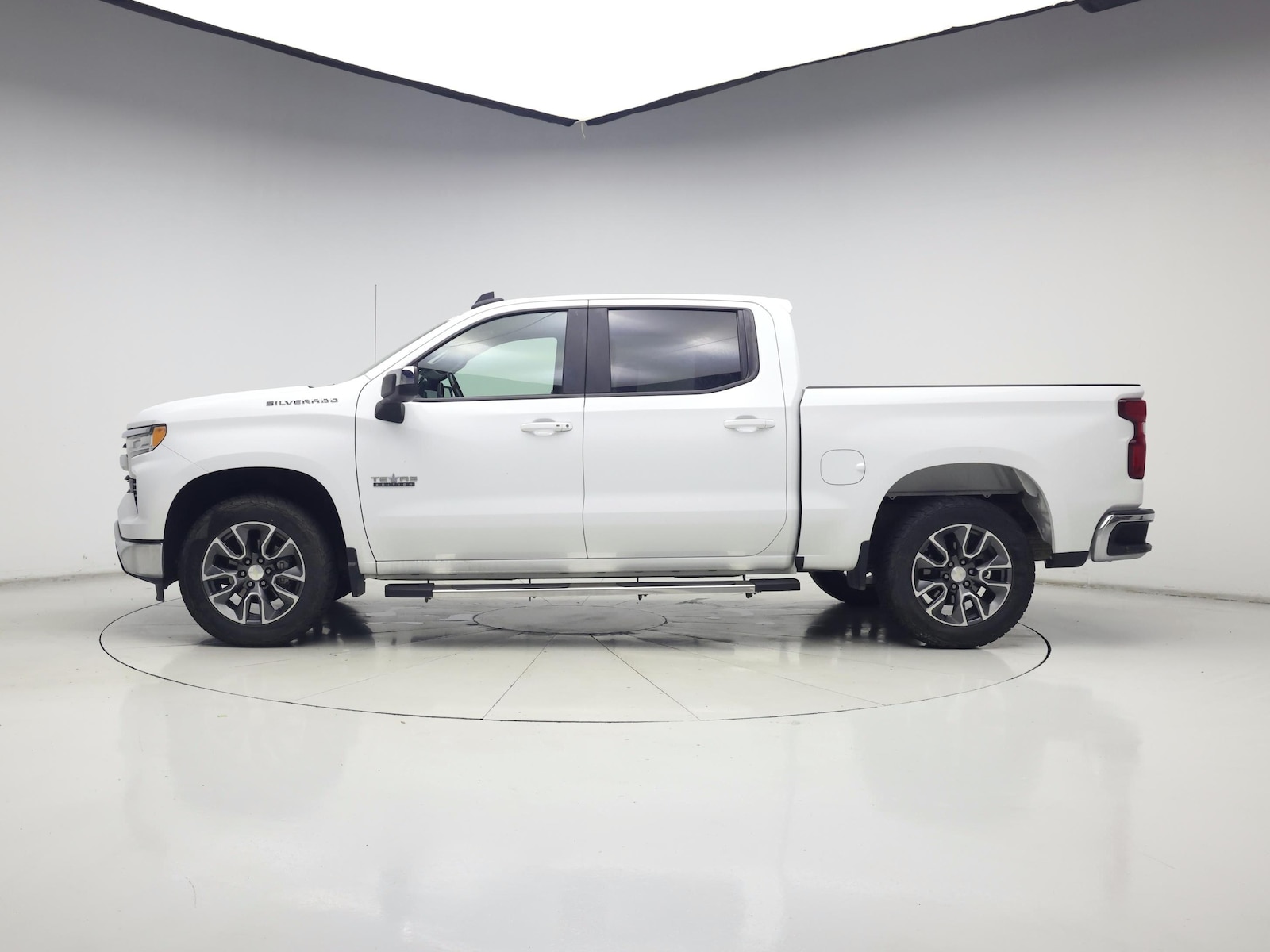 2022 Chevrolet Silverado 1500 LT - Photo 4