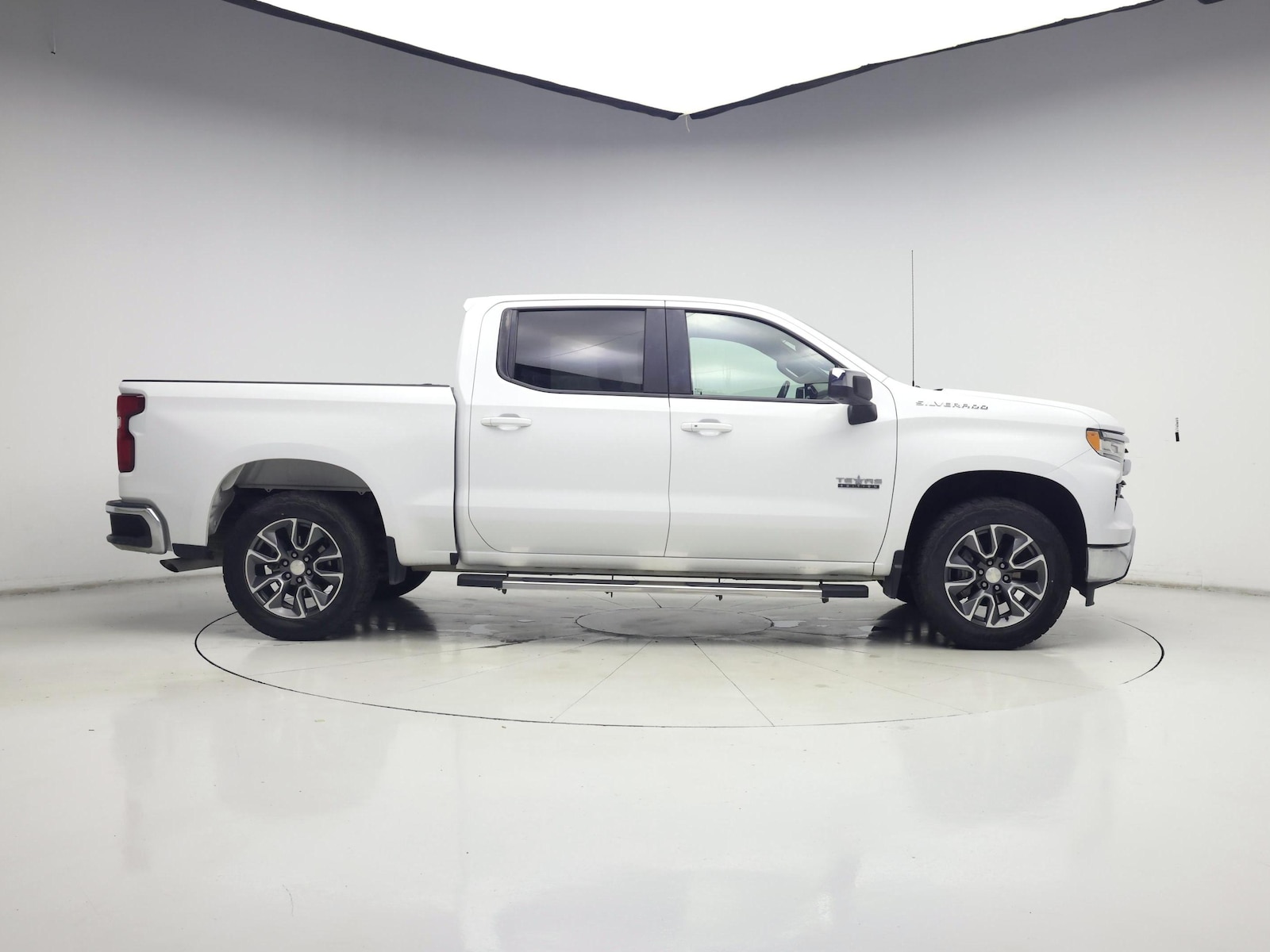 2022 Chevrolet Silverado 1500 LT - Photo 8