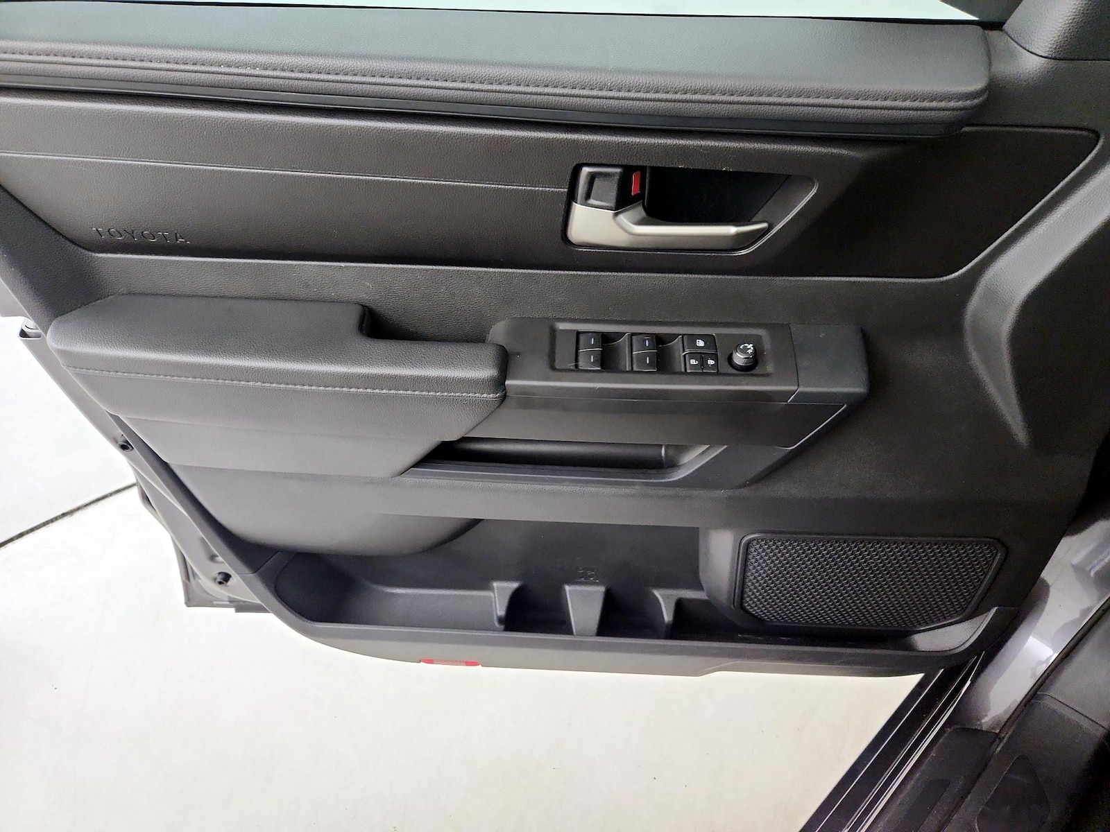 2025 Toyota Tundra SR5 - Photo 13