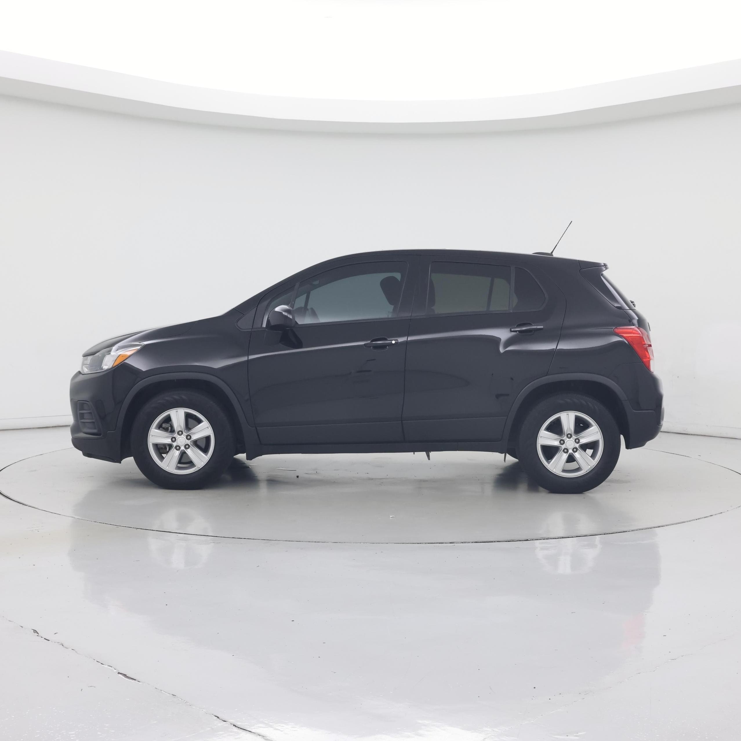 Thumbnail: 2022 Chevrolet Trax - 3