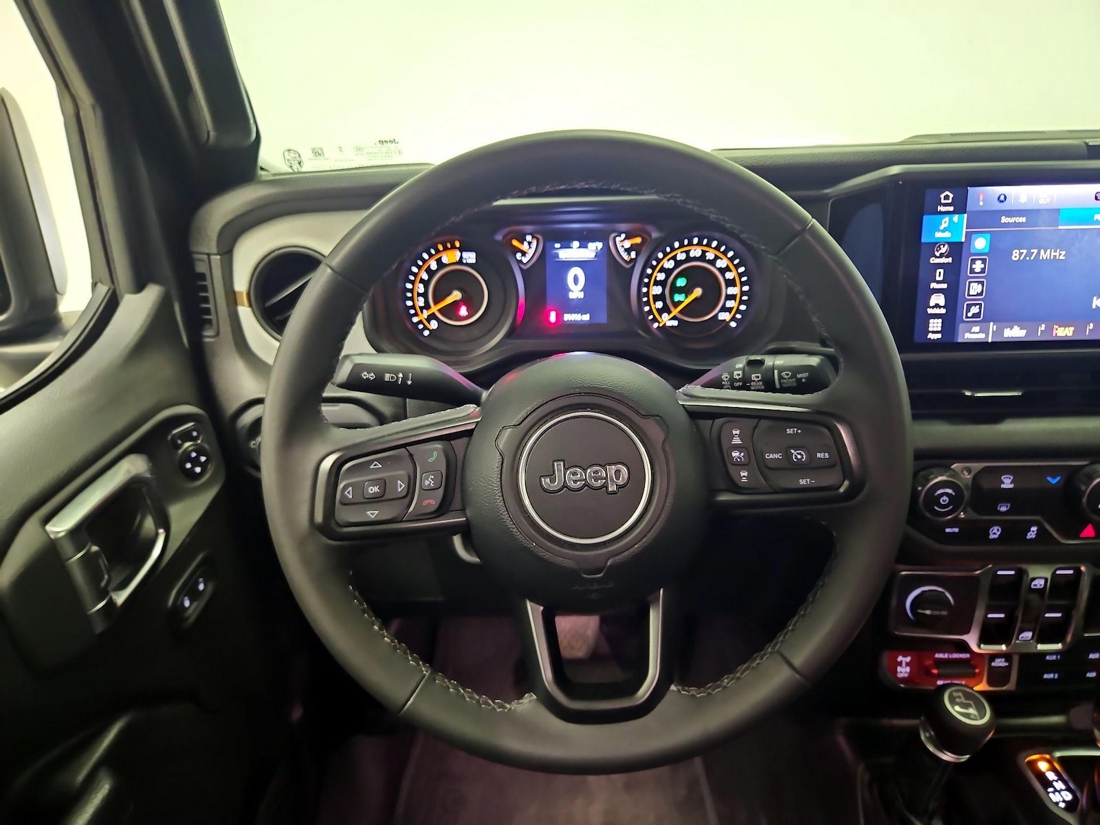 2025 Jeep Wrangler 4-Door Willys - Photo 11