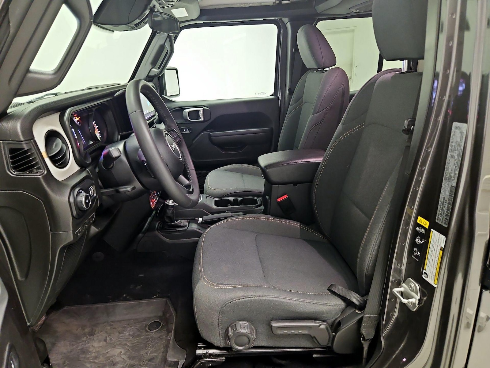 2025 Jeep Wrangler 4-Door Willys - Photo 12