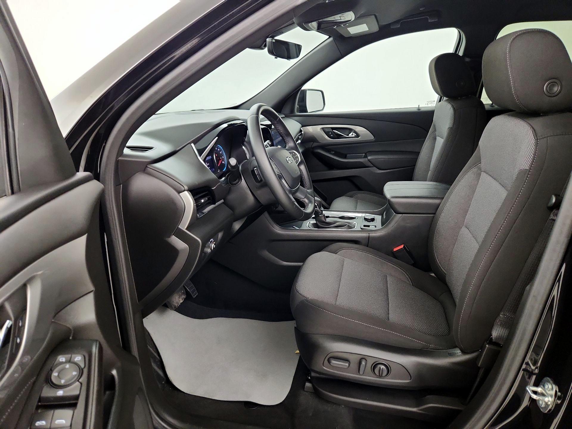 Thumbnail: 2023 Chevrolet Traverse - 11