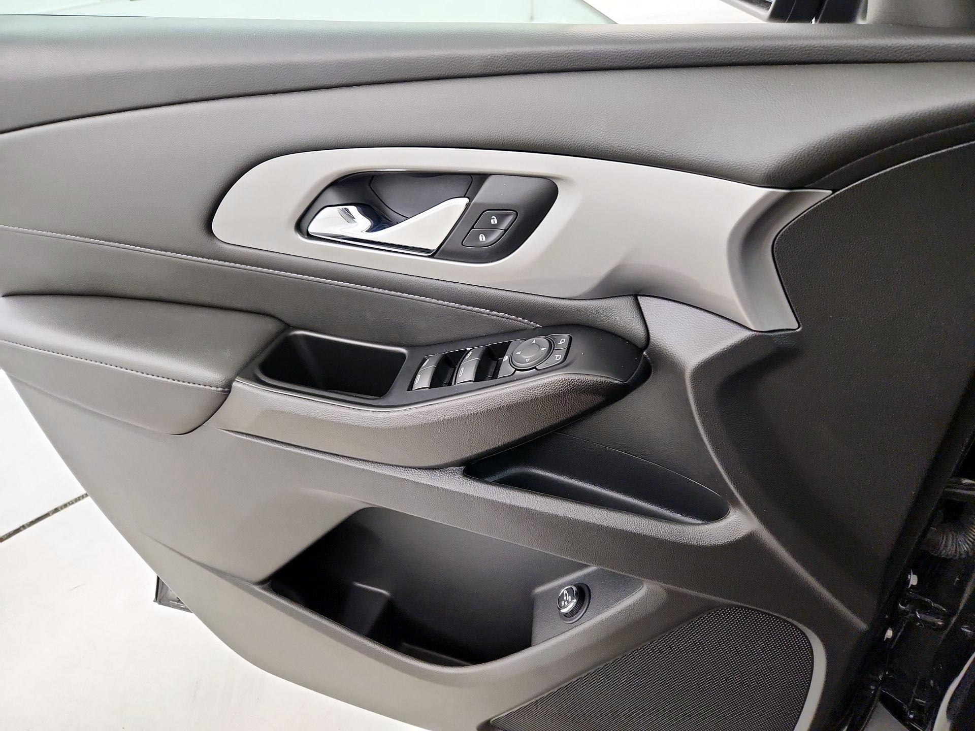 Thumbnail: 2023 Chevrolet Traverse - 12