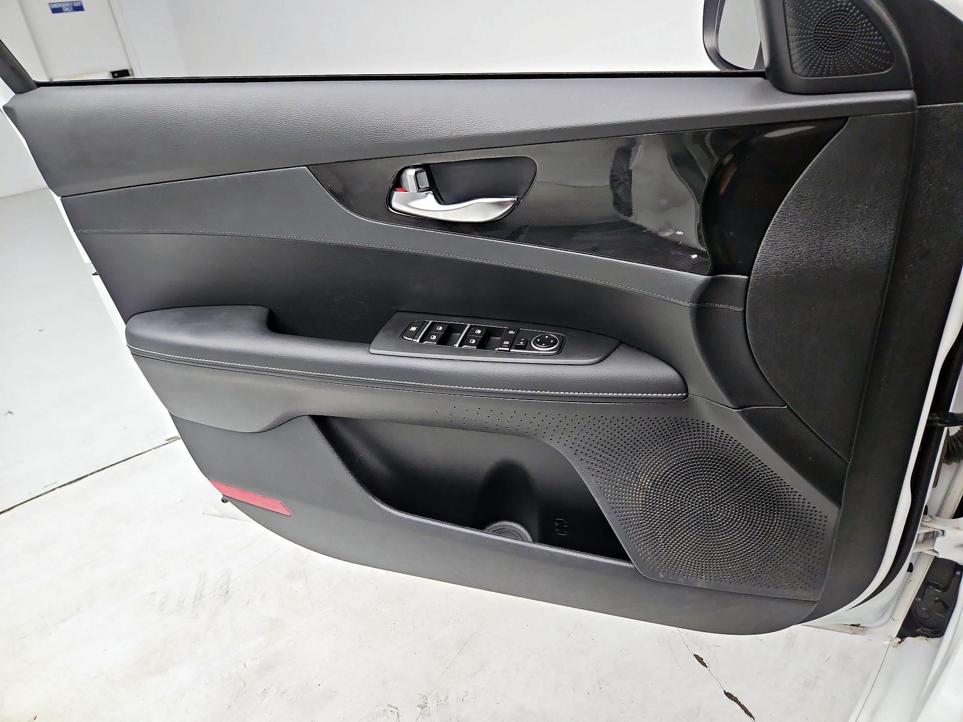 Thumbnail: 2024 Kia Forte - 12
