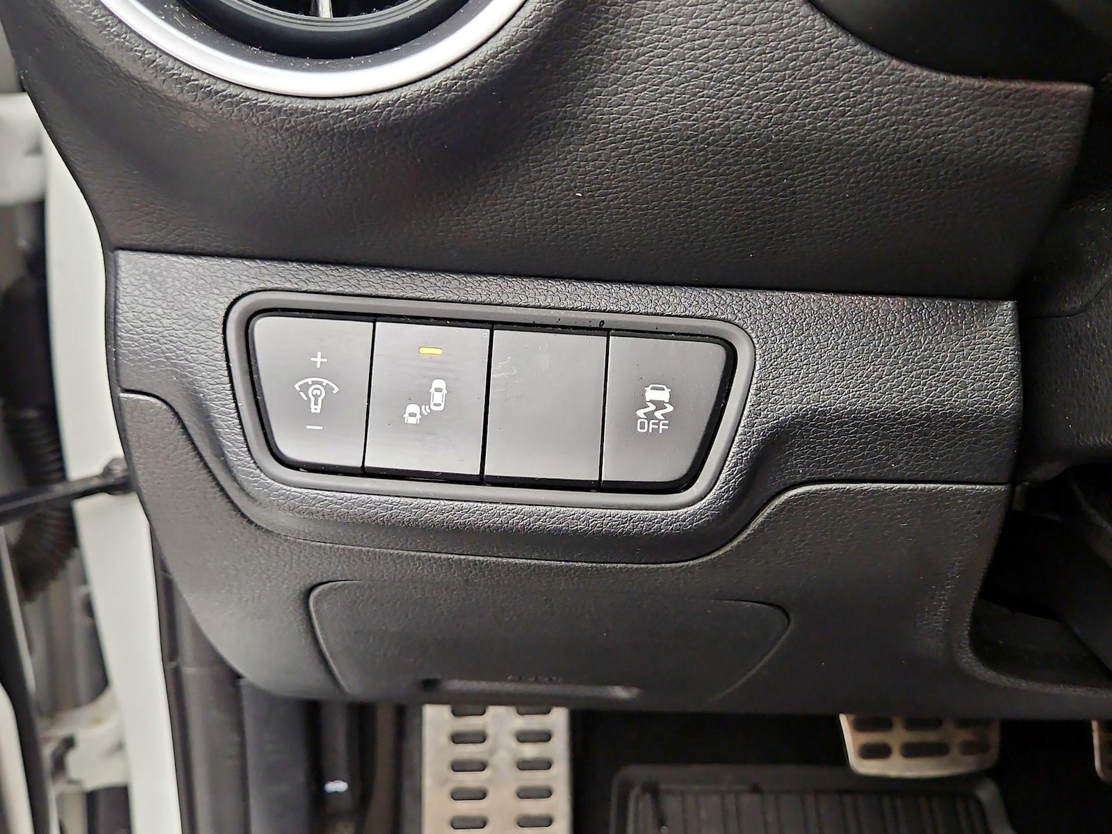 2024 Kia Forte GT-Line - Photo 14