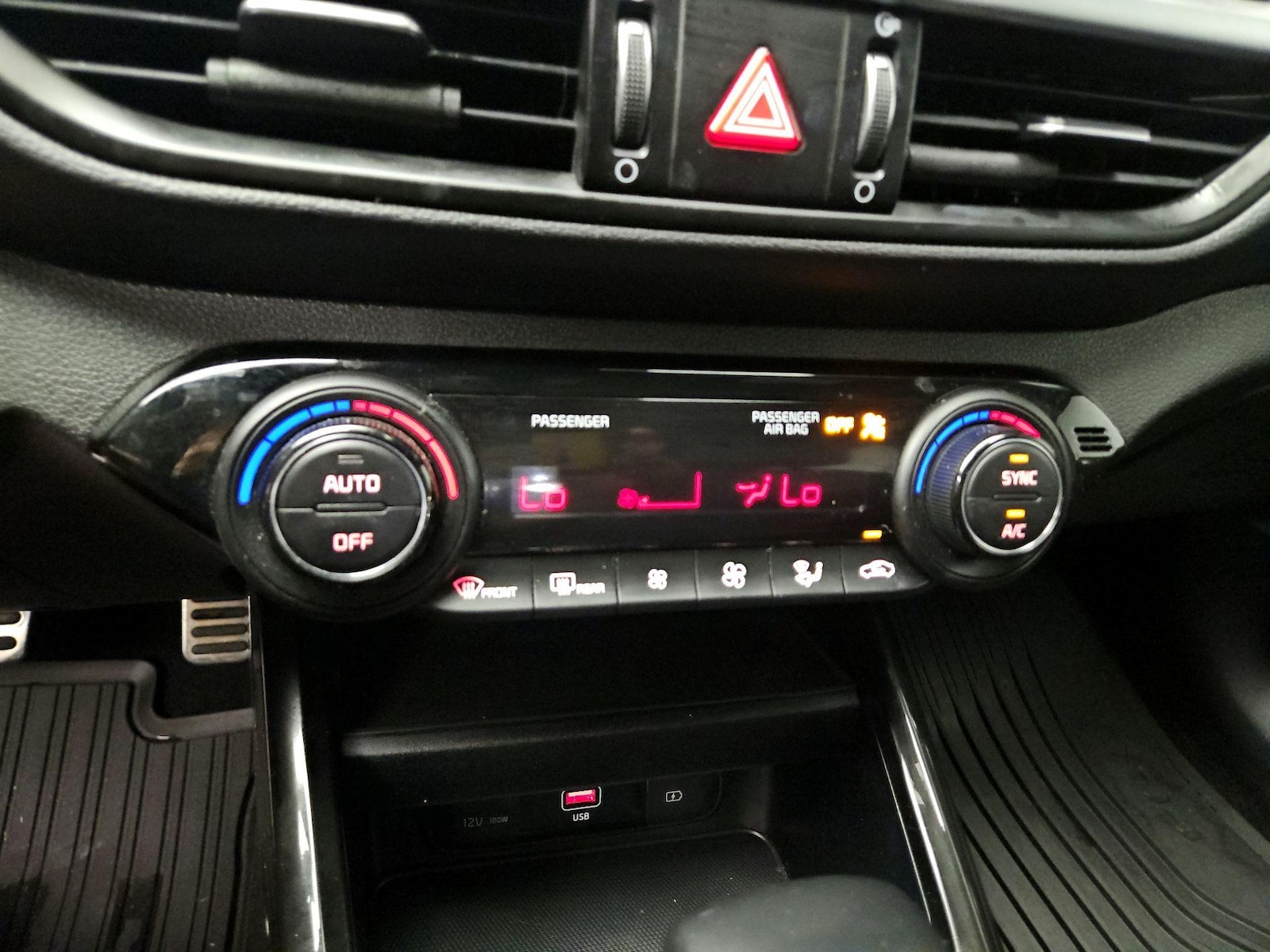 2024 Kia Forte GT-Line - Photo 18