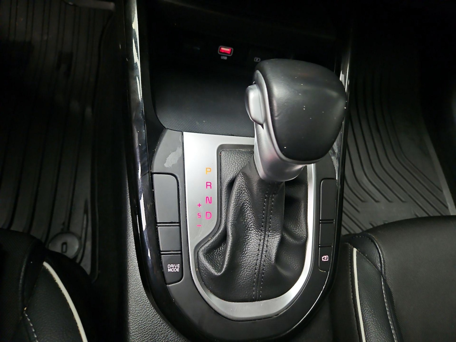 2024 Kia Forte GT-Line - Photo 19