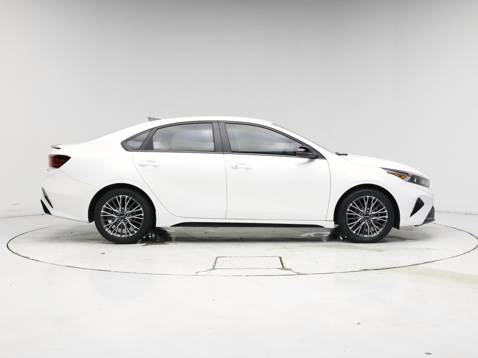 2024 Kia Forte GT-Line - Photo 8
