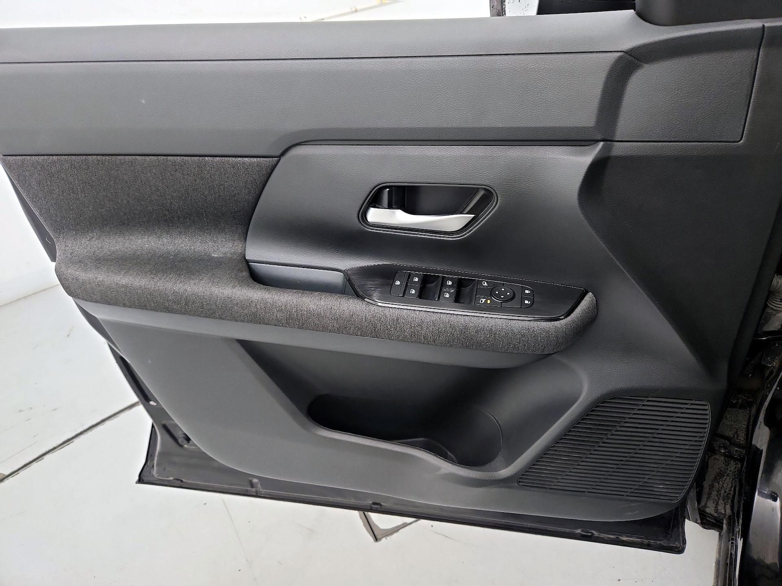 2025 Nissan Kicks SV - Photo 13