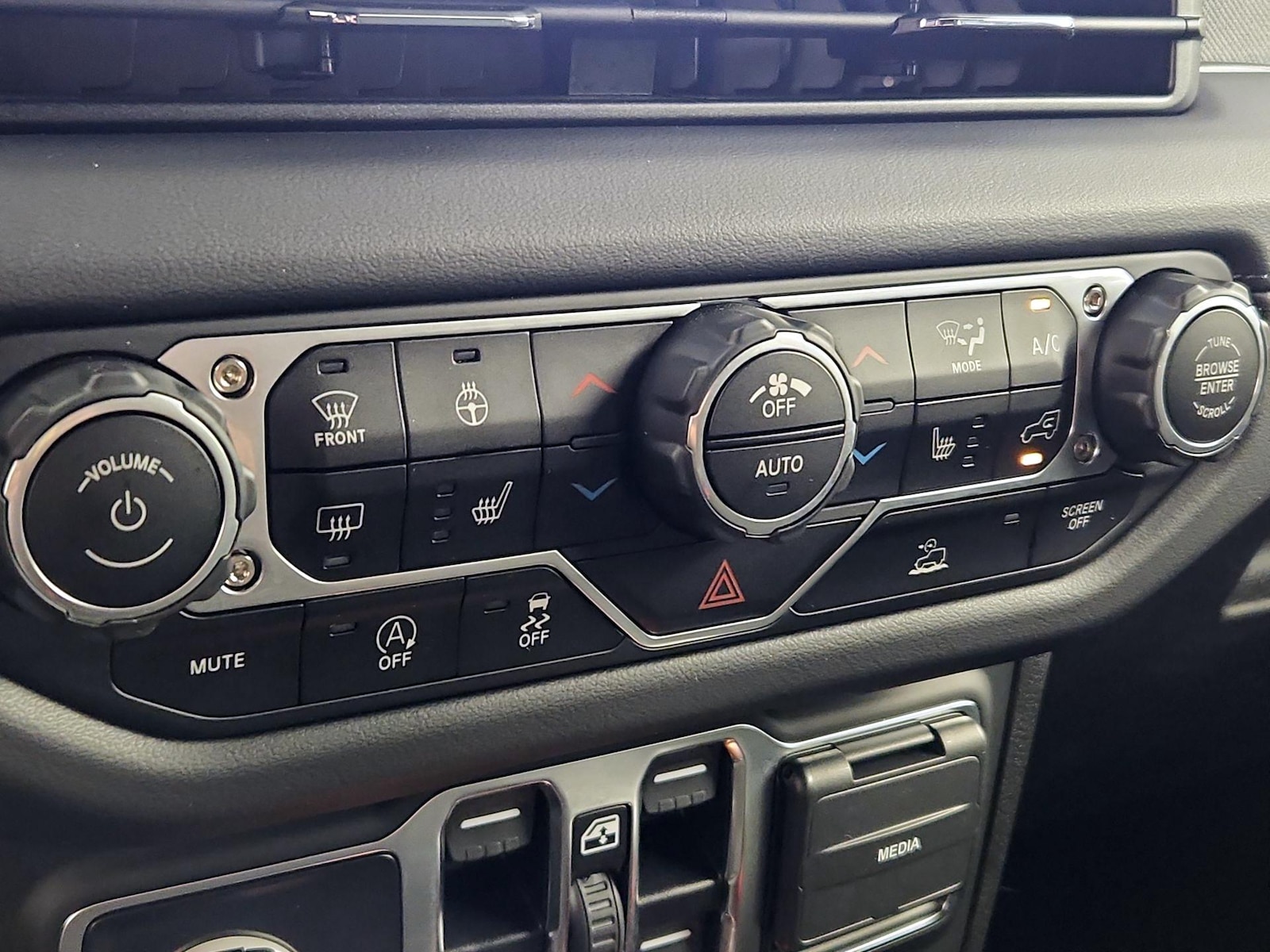 2024 Jeep Wrangler 4-Door Sahara - Photo 17