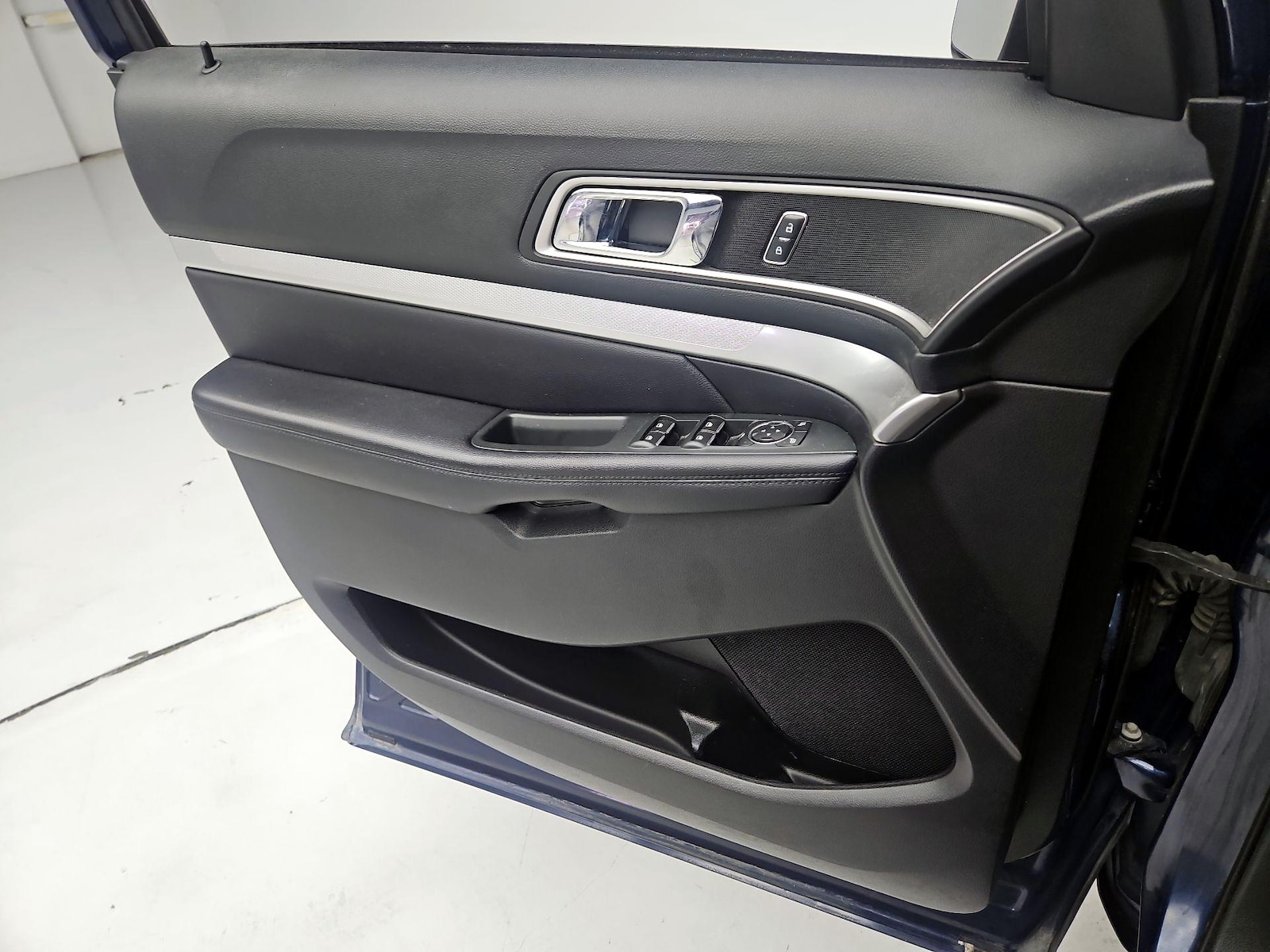 2017 Ford Explorer XLT - Photo 13