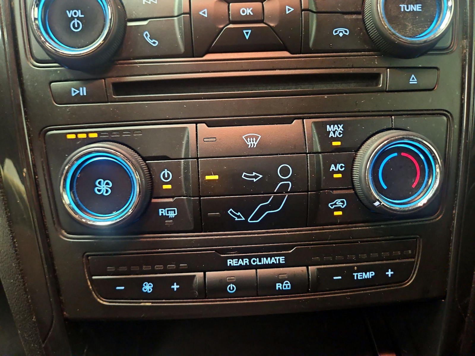 2017 Ford Explorer XLT - Photo 17