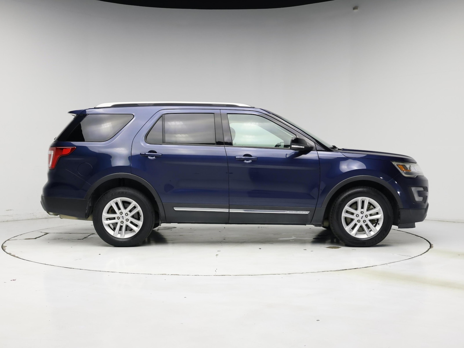 2017 Ford Explorer XLT - Photo 8
