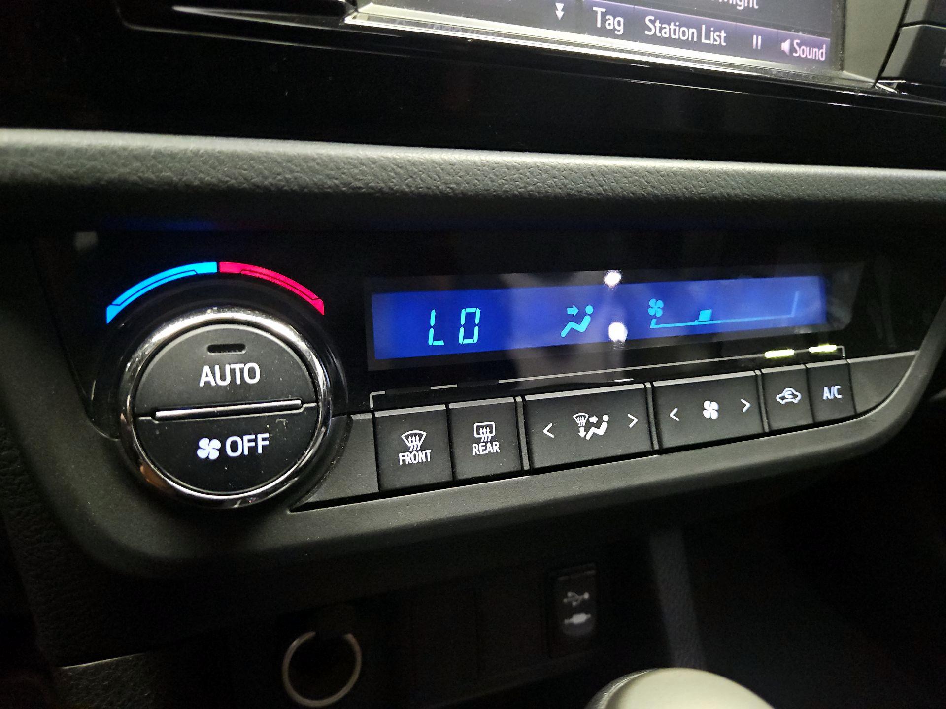 Thumbnail: 2015 Toyota Corolla - 17