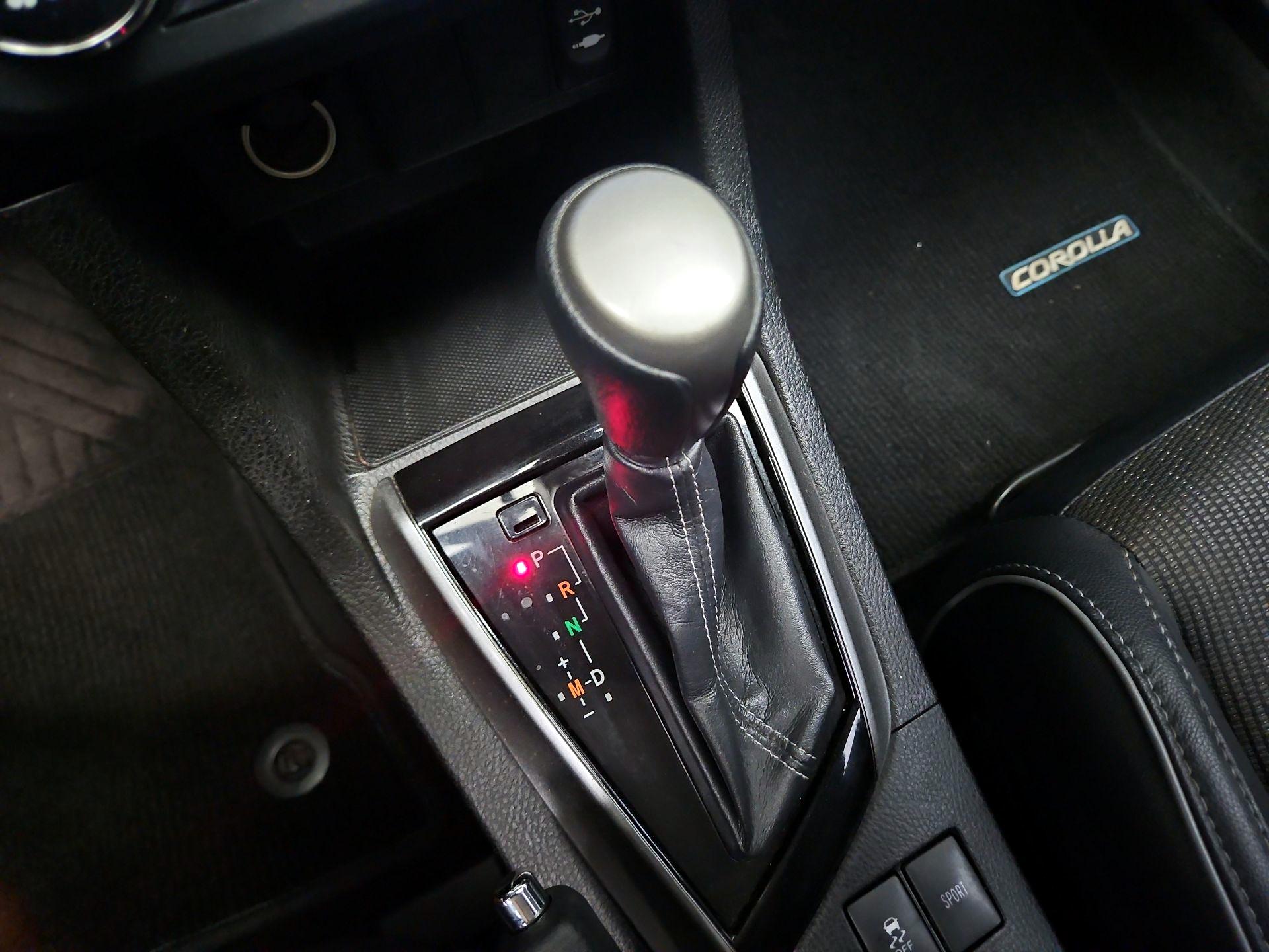Thumbnail: 2015 Toyota Corolla - 18