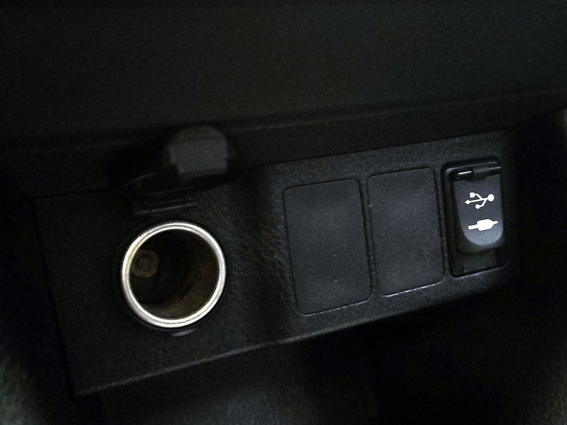 Thumbnail: 2015 Toyota Corolla - 19