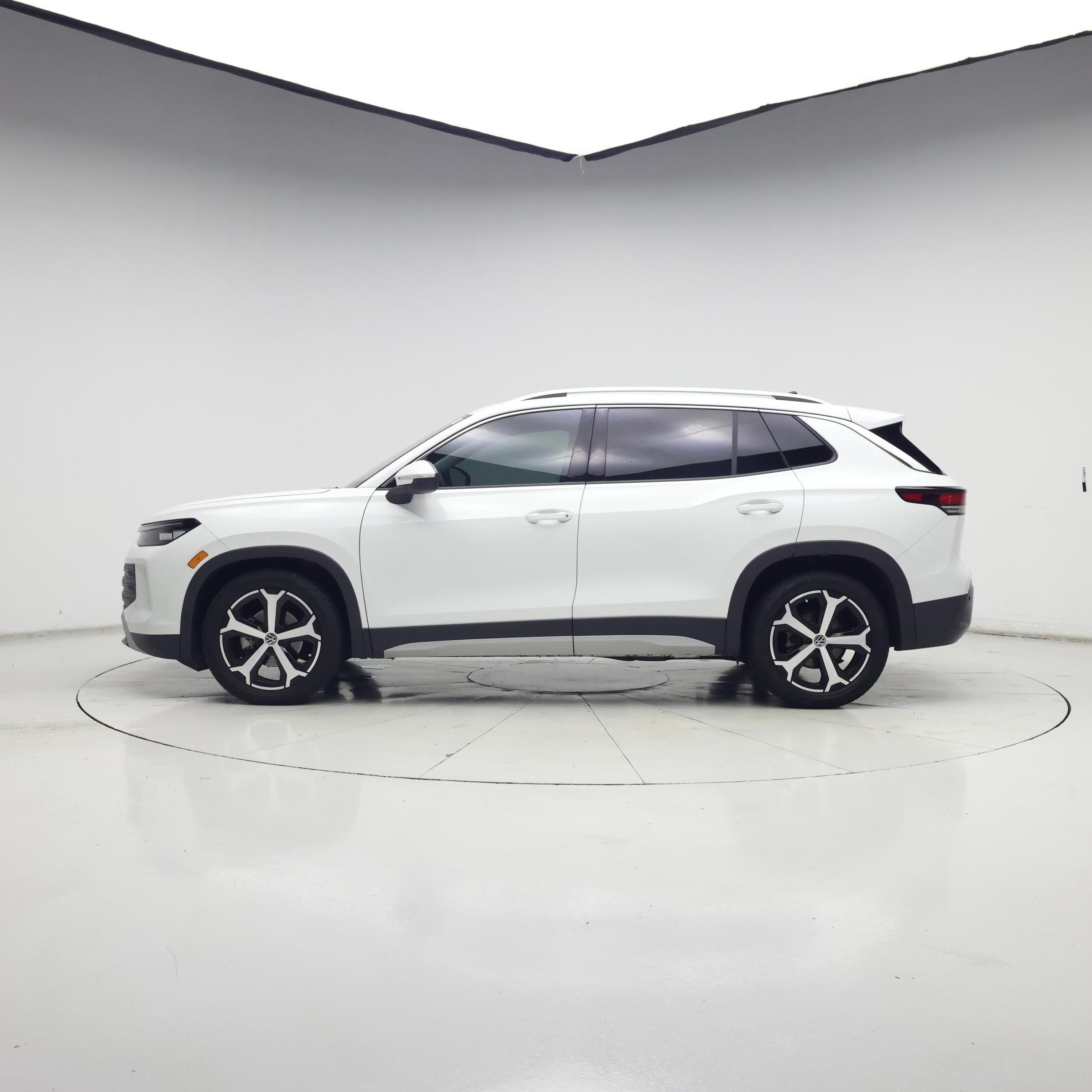 Thumbnail: 2025 Volkswagen Tiguan - 3