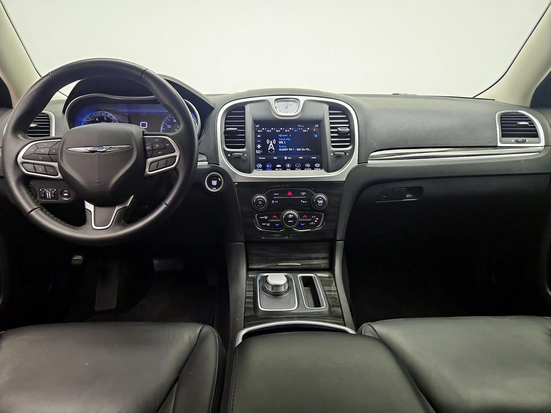 Thumbnail: 2022 Chrysler 300 - 9