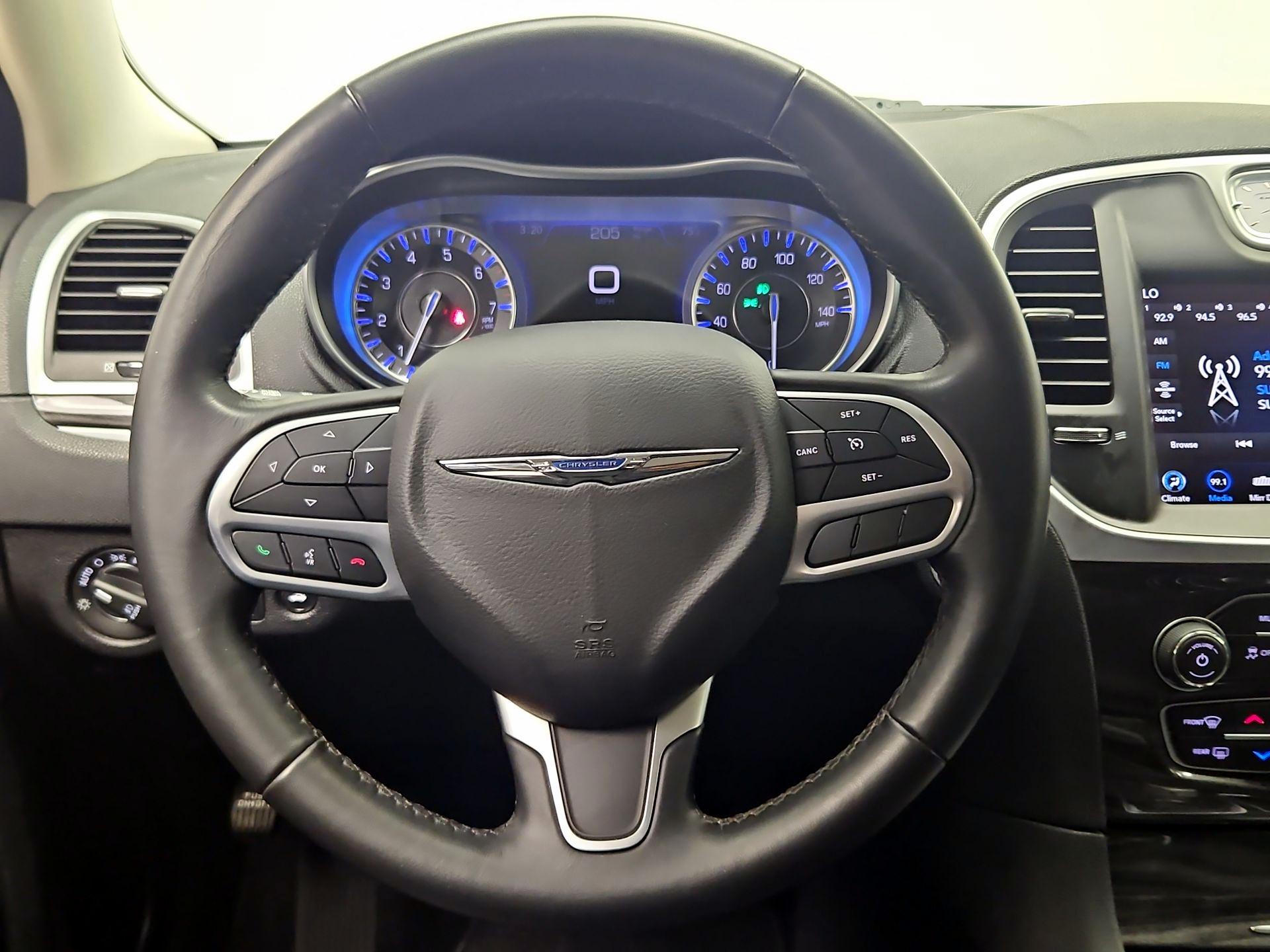 Thumbnail: 2022 Chrysler 300 - 10