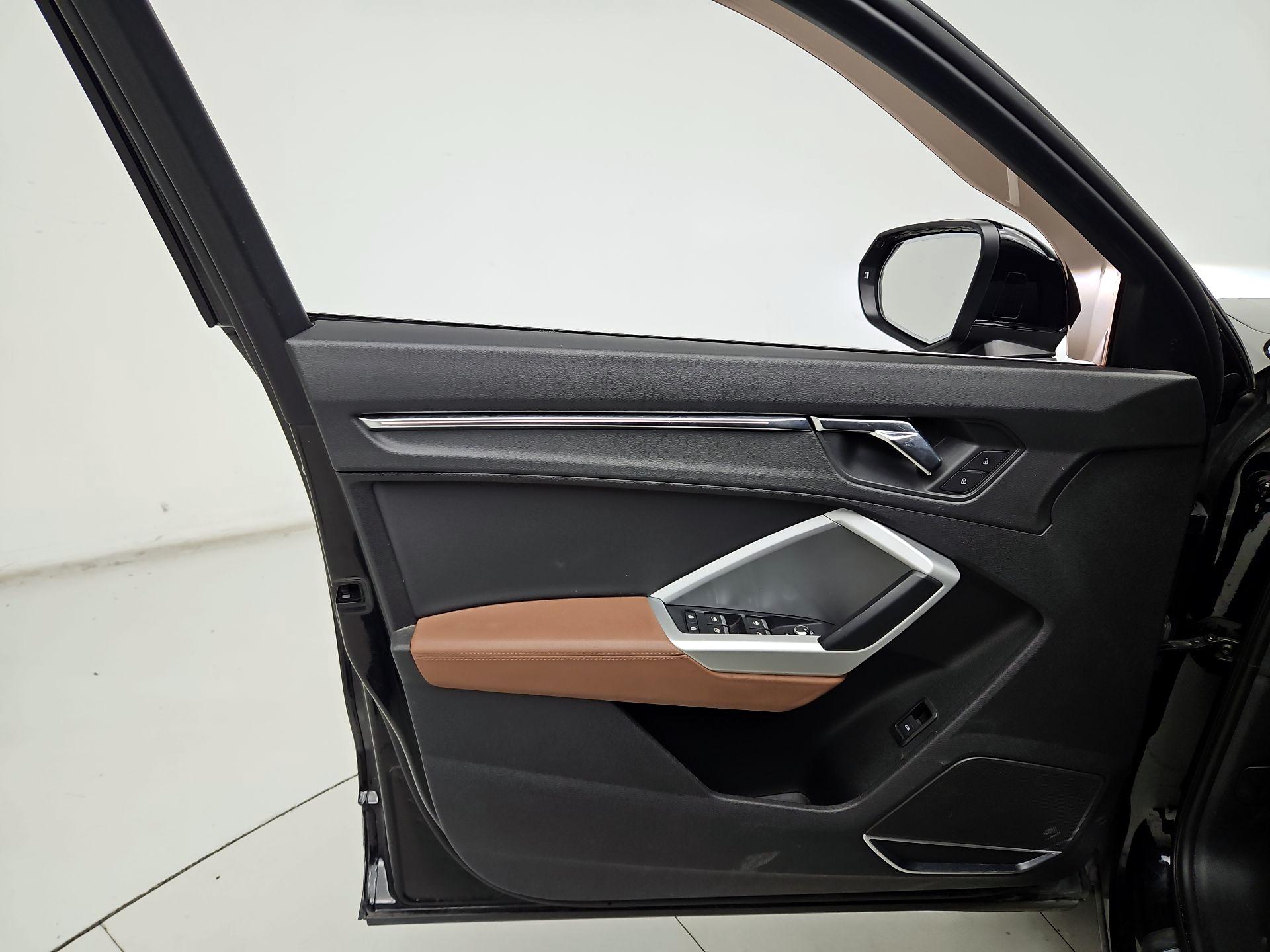 Thumbnail: 2021 Audi Q3 - 12