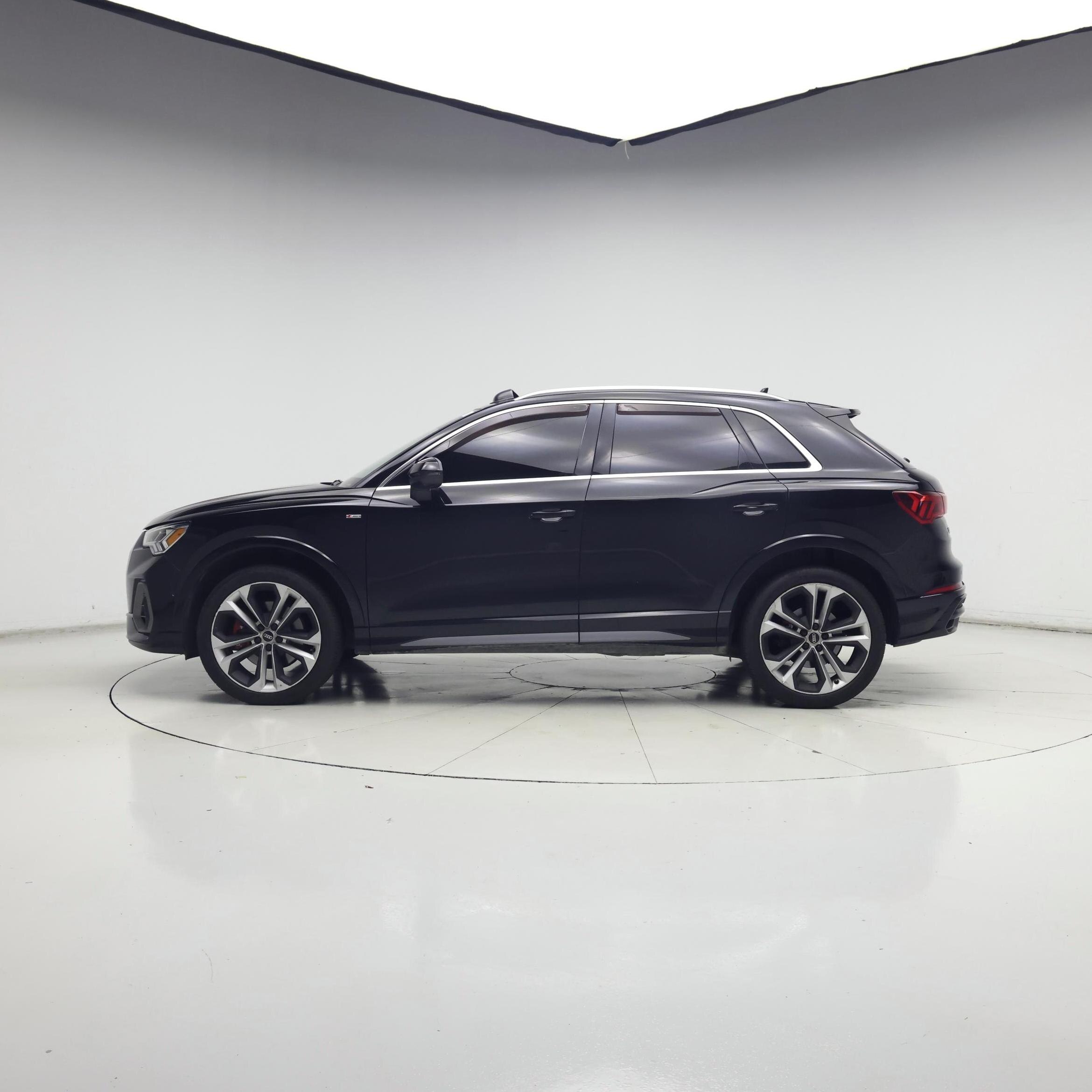 Thumbnail: 2021 Audi Q3 - 3