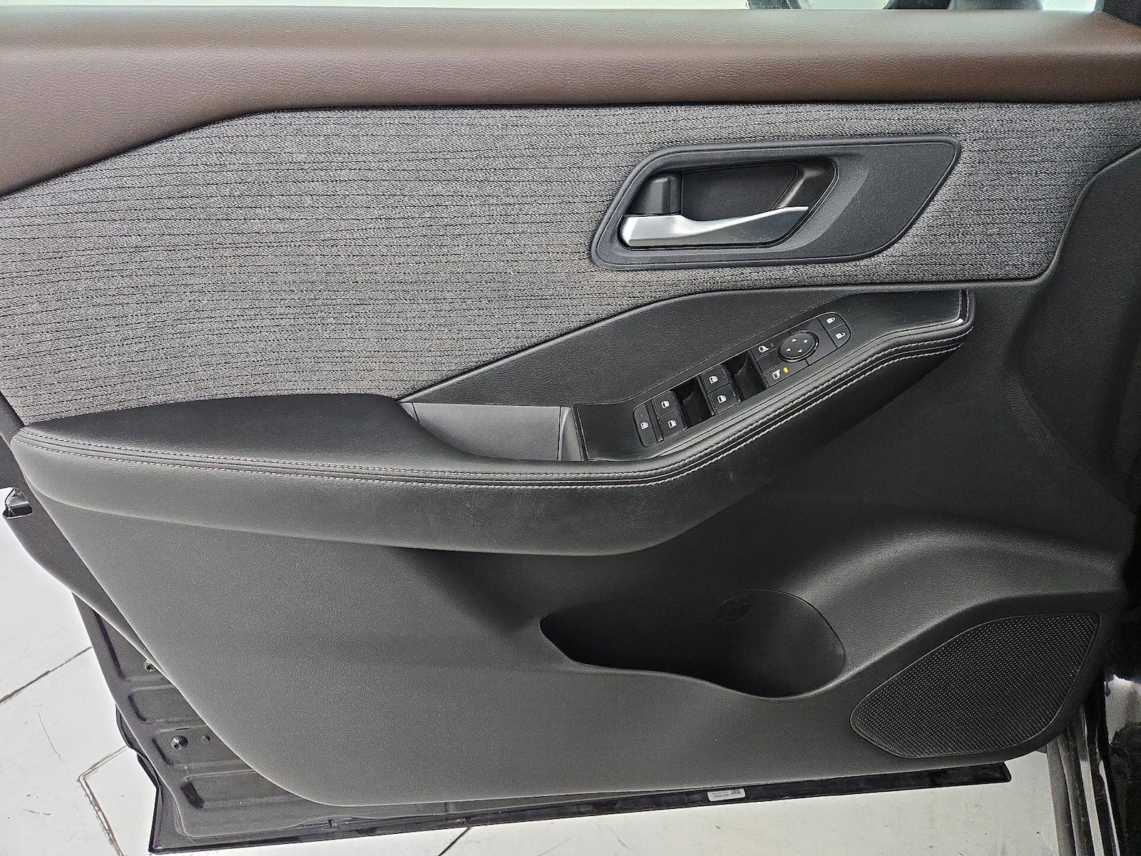 2023 Nissan Rogue SV - Photo 13