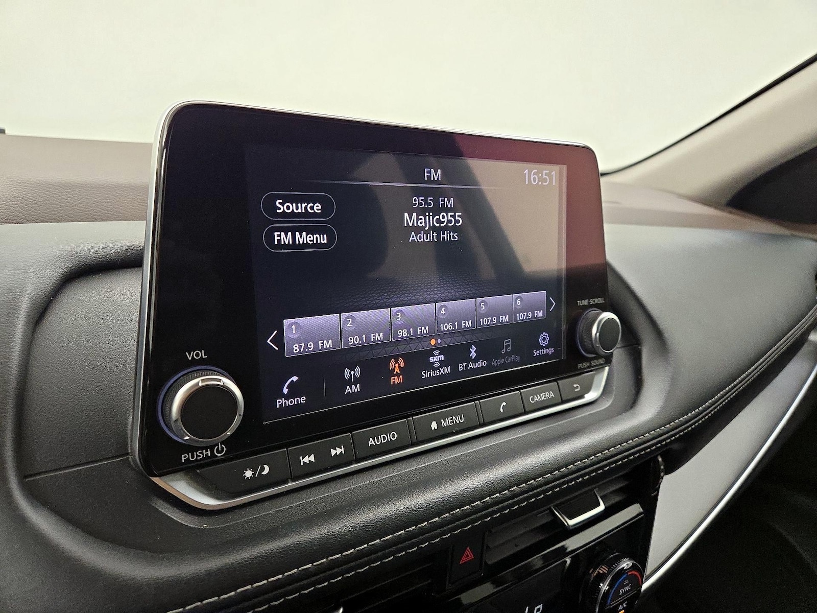 2023 Nissan Rogue SV - Photo 16
