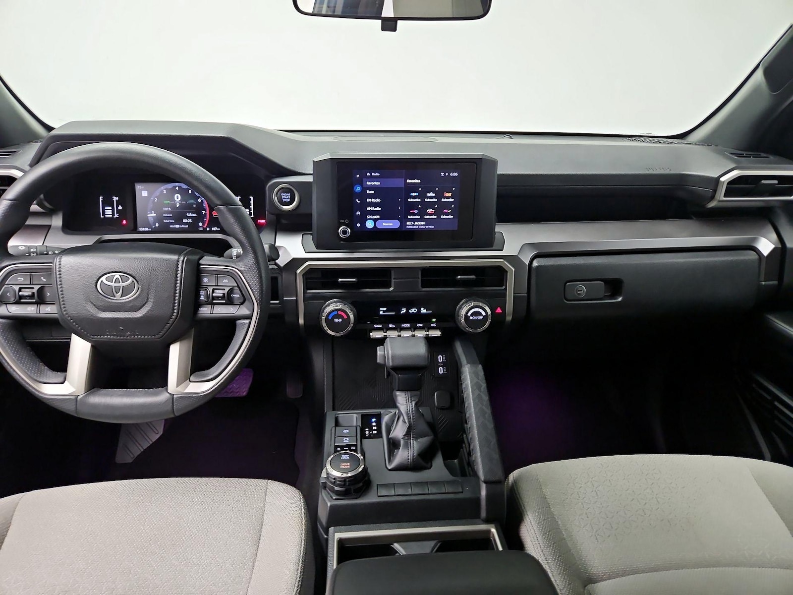 2025 Toyota 4Runner SR5 - Photo 10