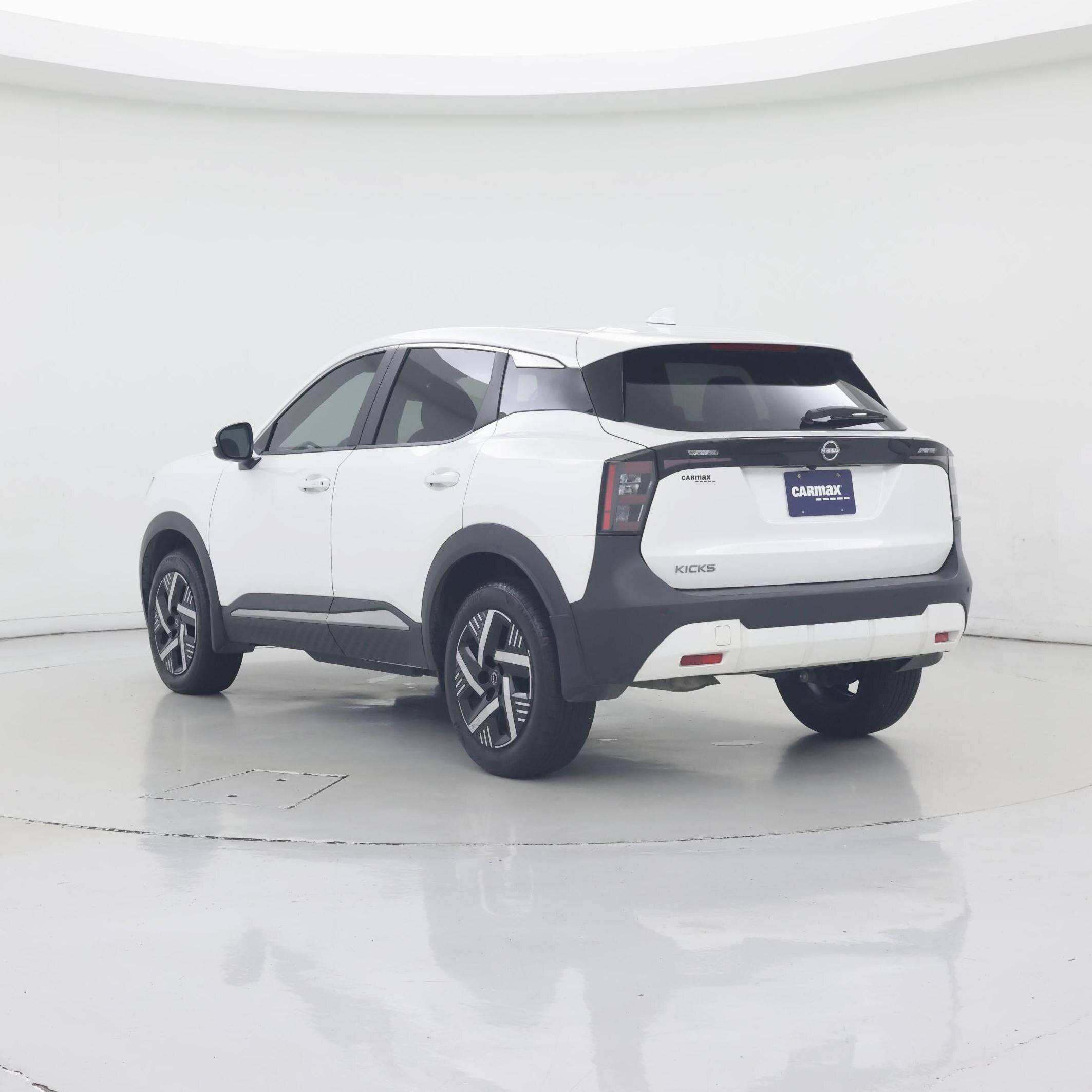 Thumbnail: 2025 Nissan Kicks - 2
