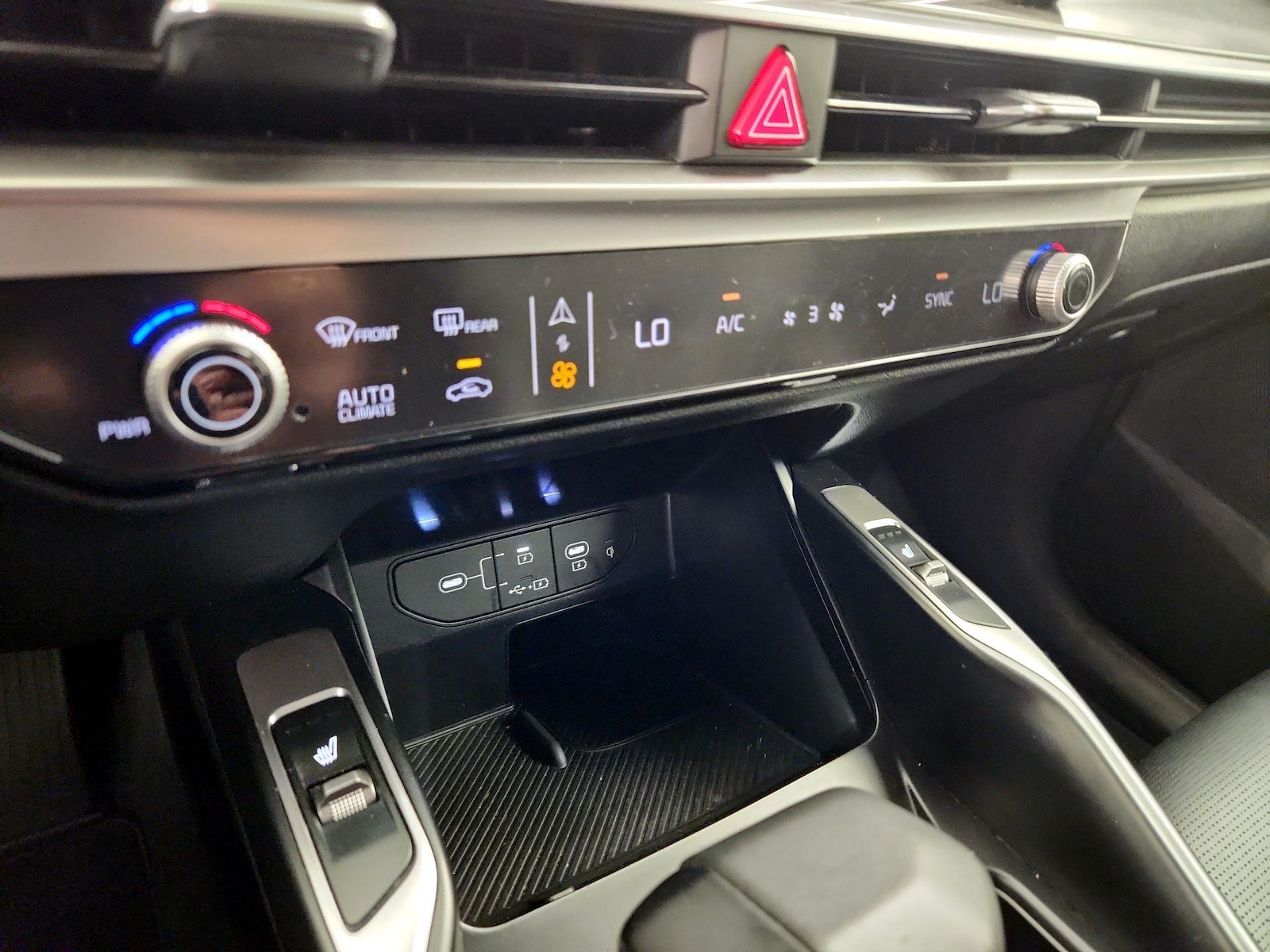 2025 Kia Sorento S - Photo 18