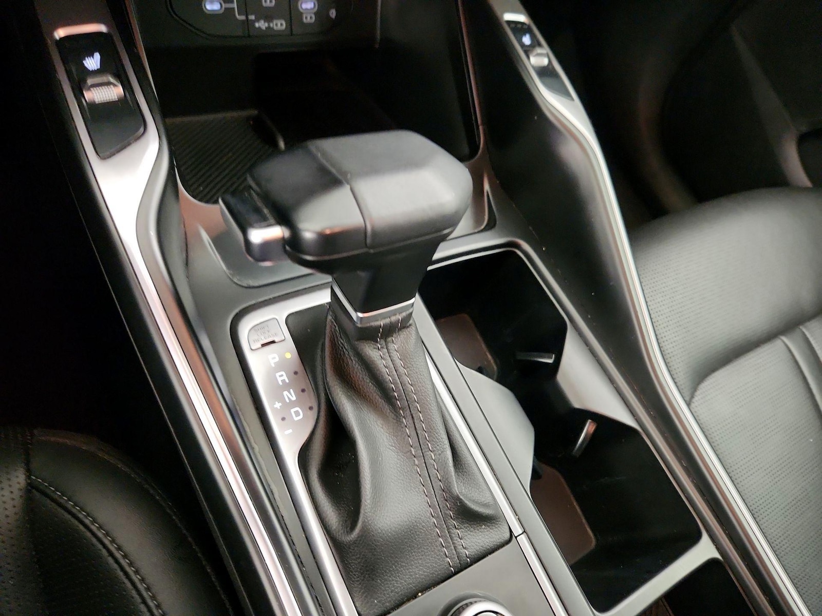 2025 Kia Sorento S - Photo 19