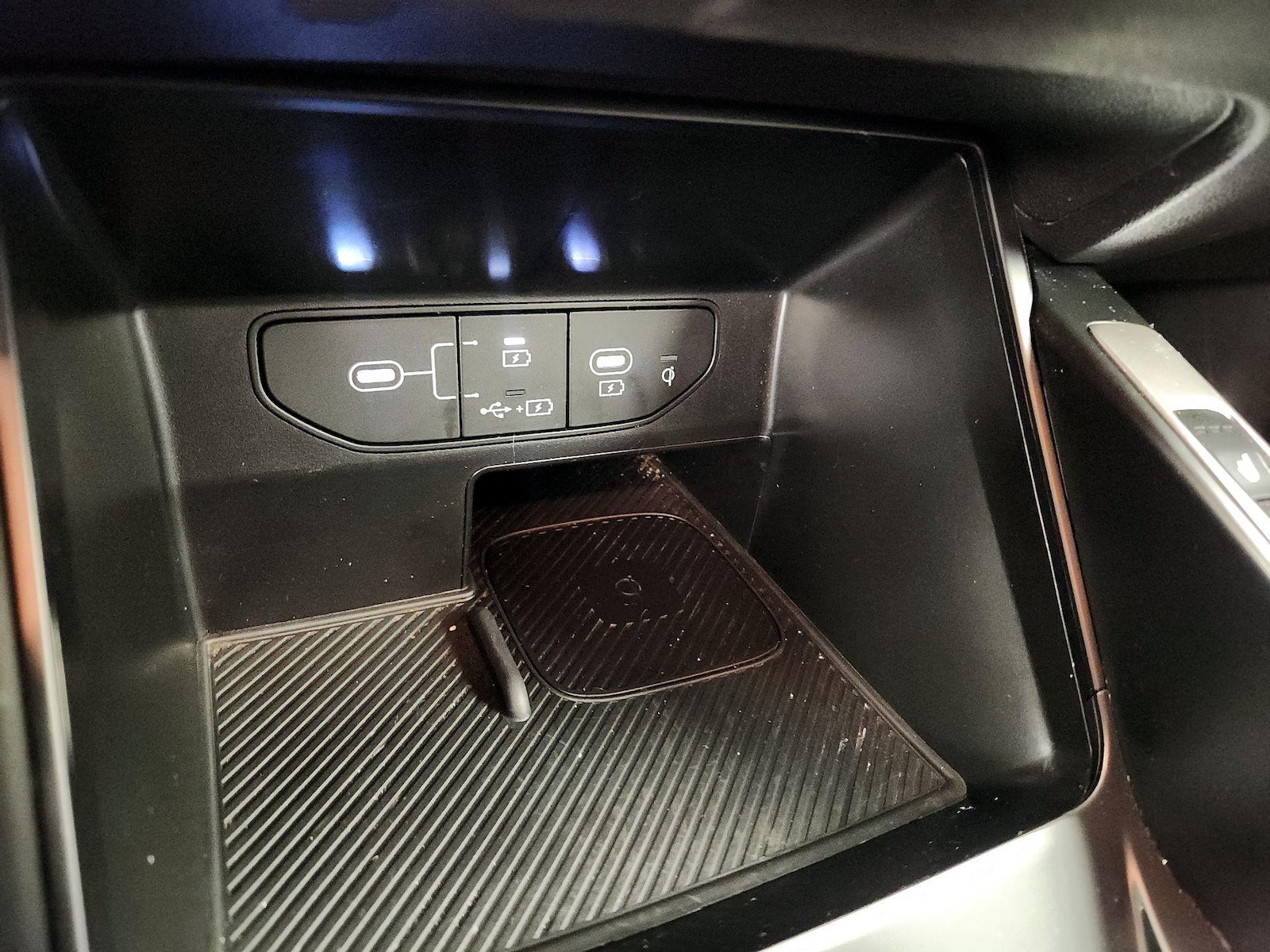 2025 Kia Sorento S - Photo 20