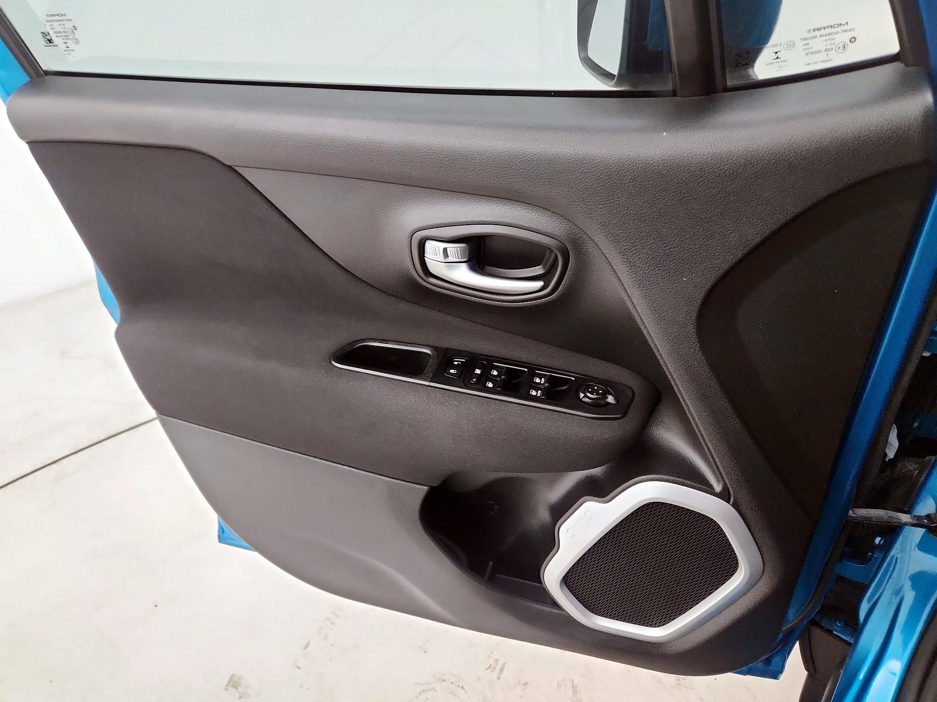 Thumbnail: 2021 Jeep Renegade - 12