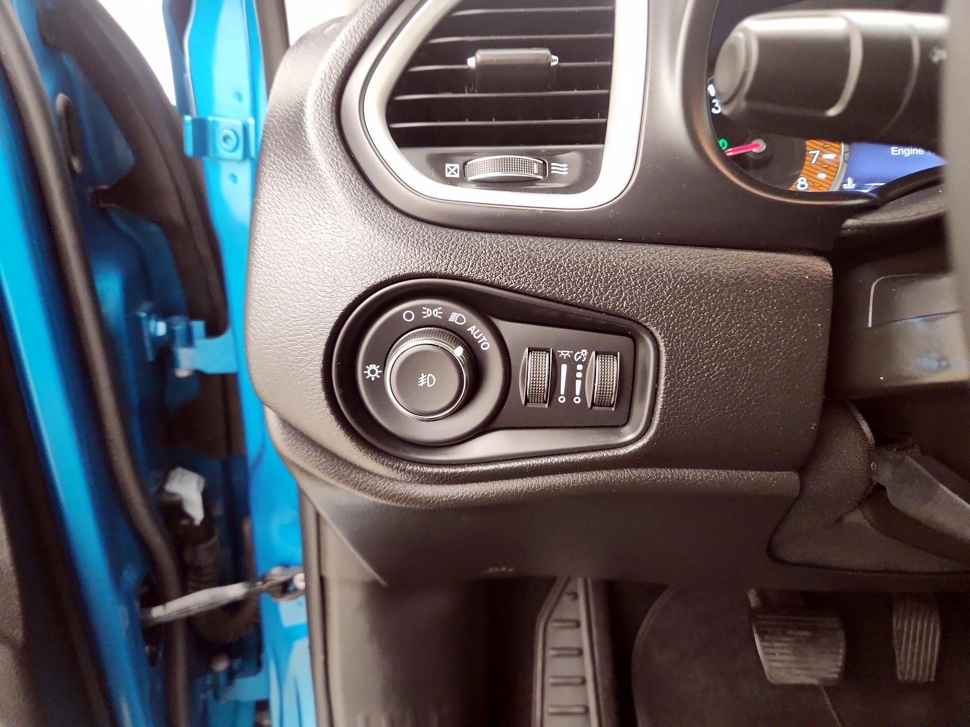 Thumbnail: 2021 Jeep Renegade - 13