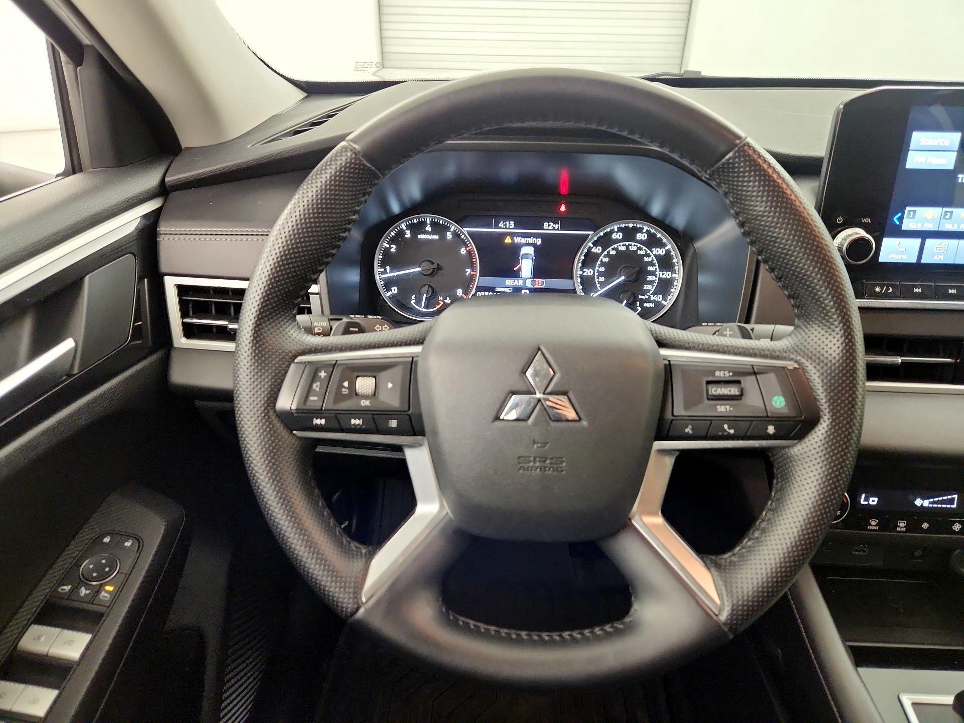 Thumbnail: 2024 Mitsubishi Outlander - 10