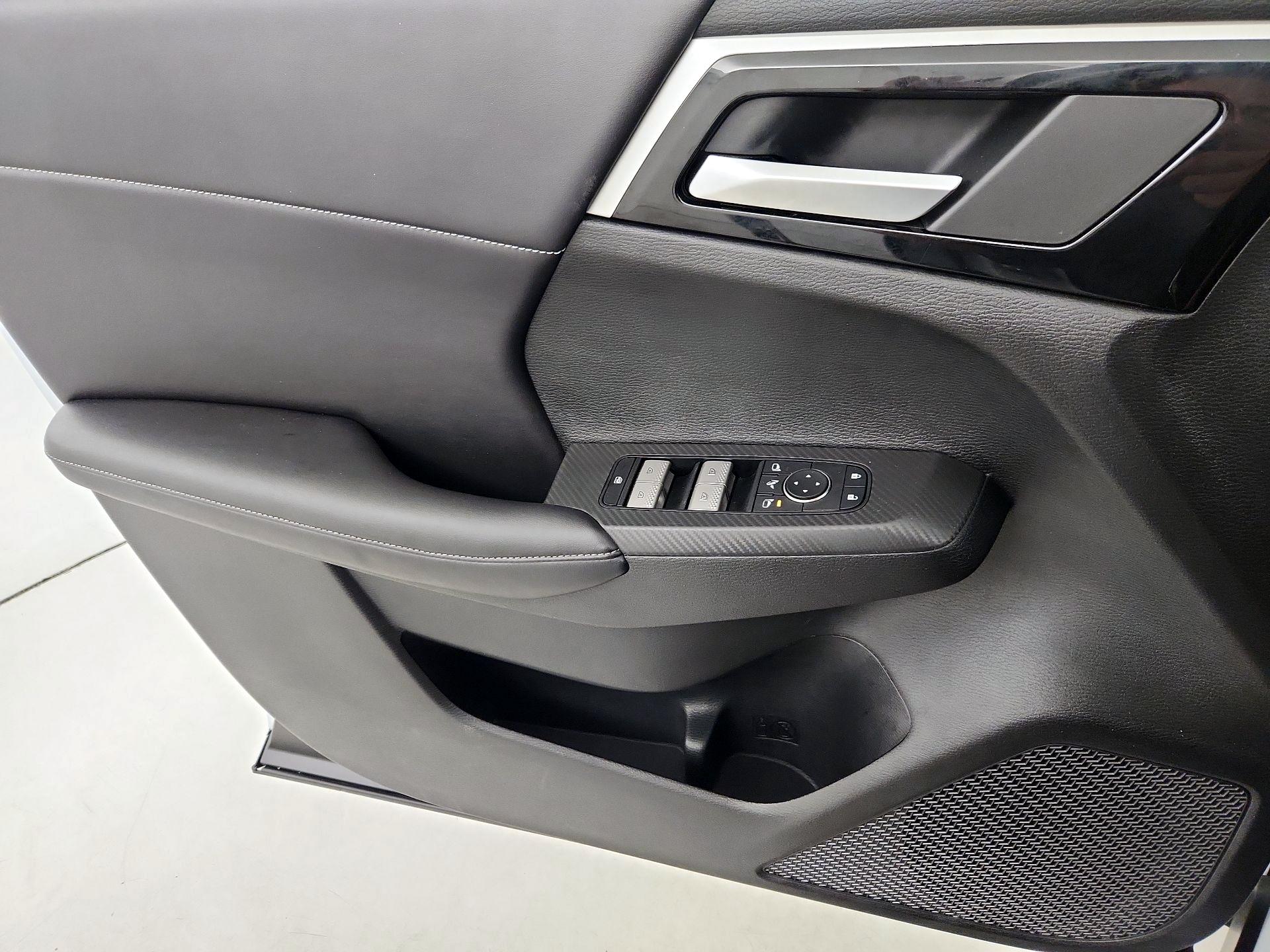 Thumbnail: 2024 Mitsubishi Outlander - 12
