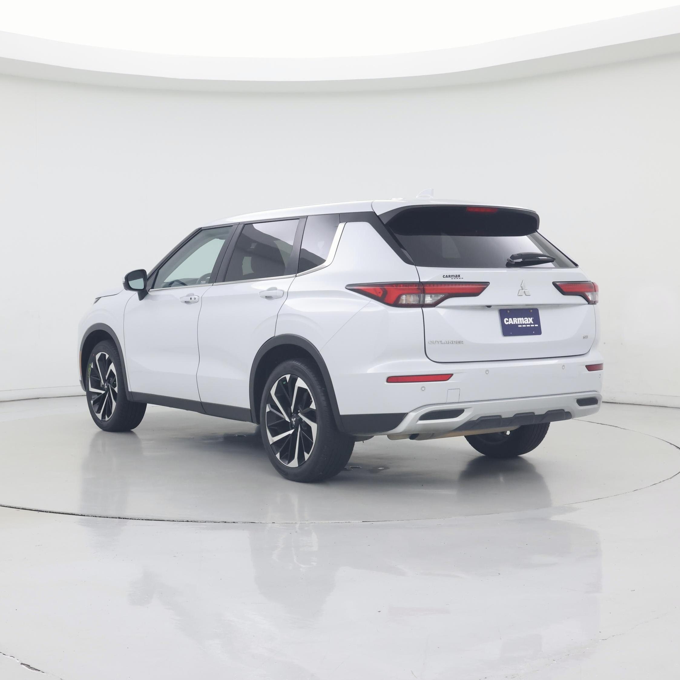 Thumbnail: 2024 Mitsubishi Outlander - 2